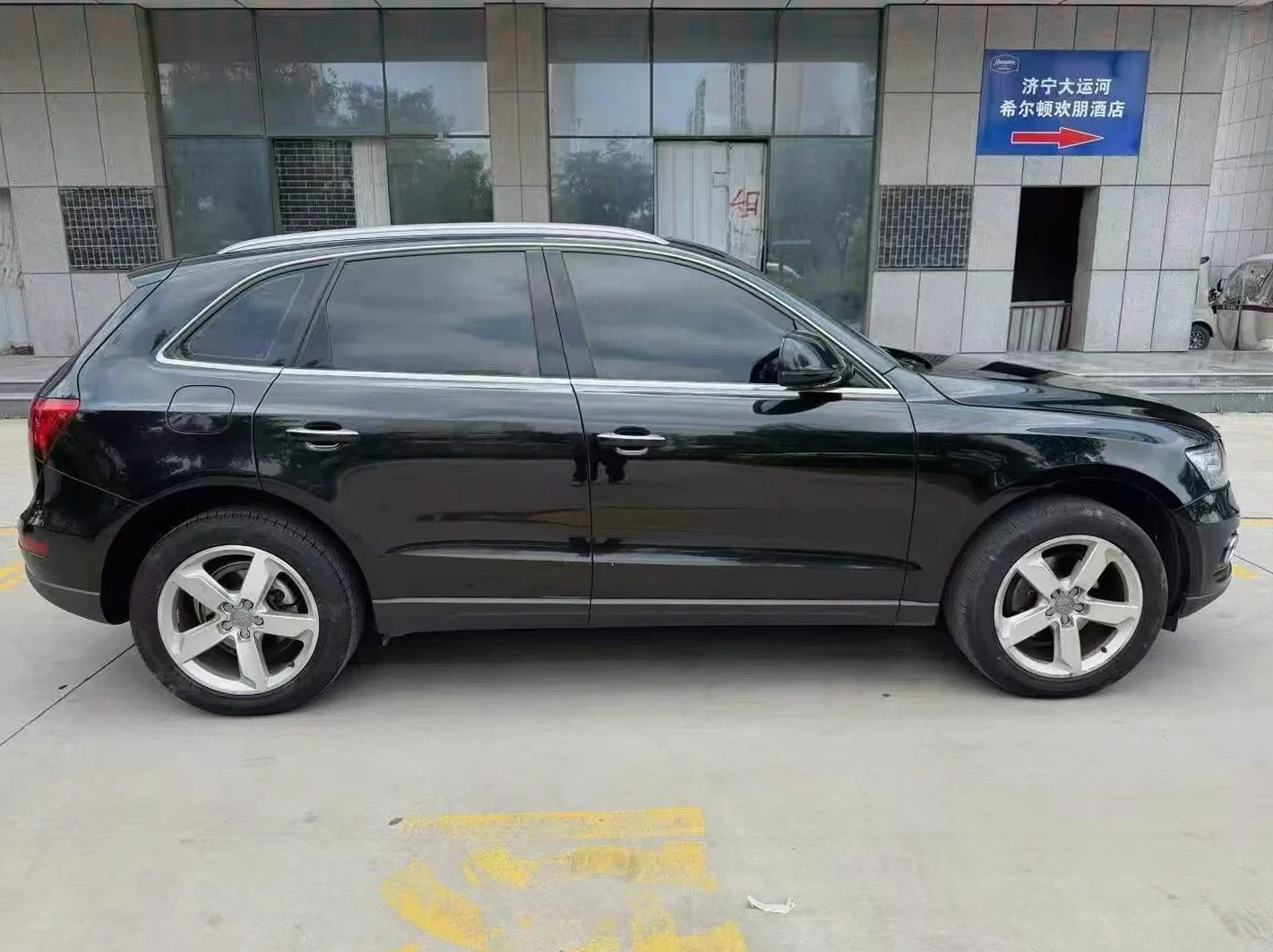 奥迪Q5 后面外观一