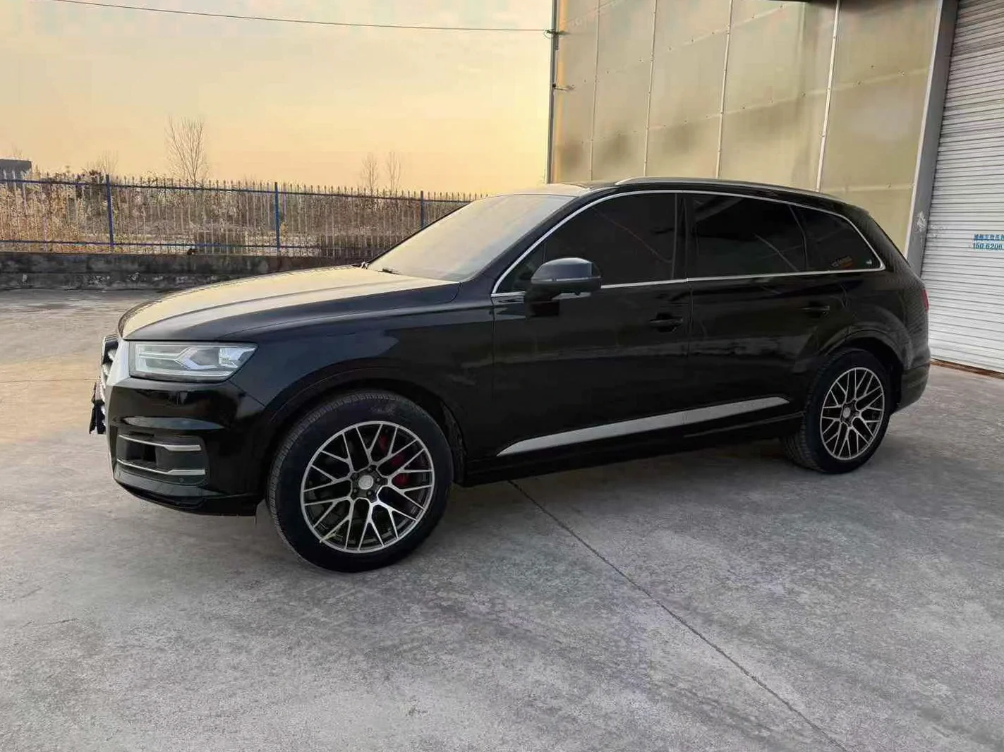 奥迪Q7 后面外观一
