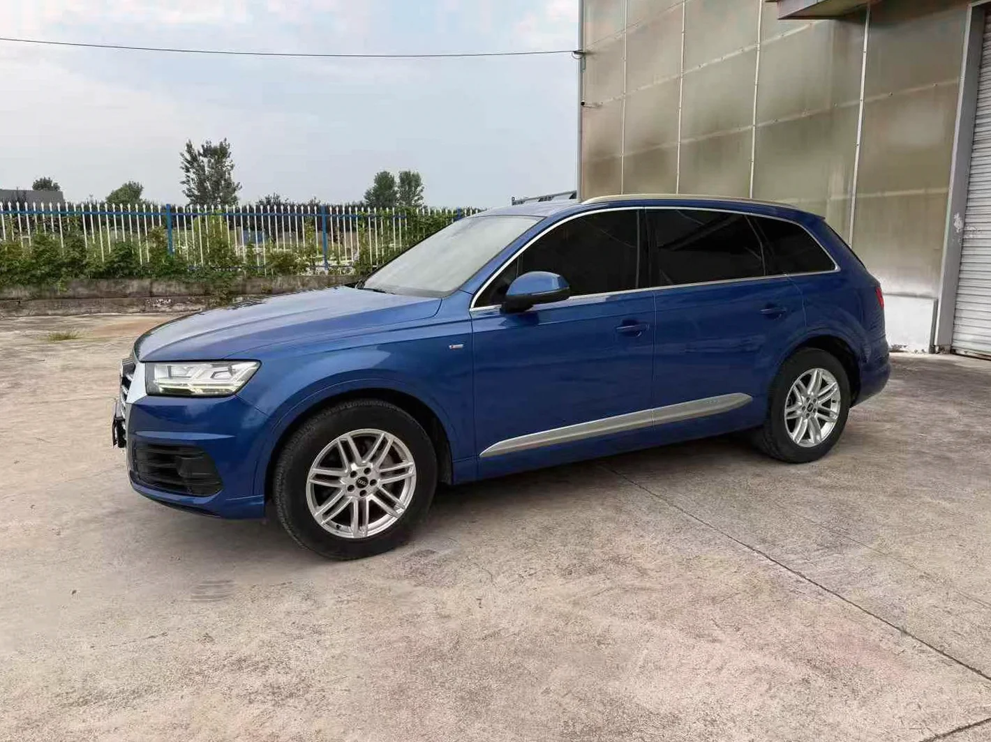 奥迪Q7 正面外观三