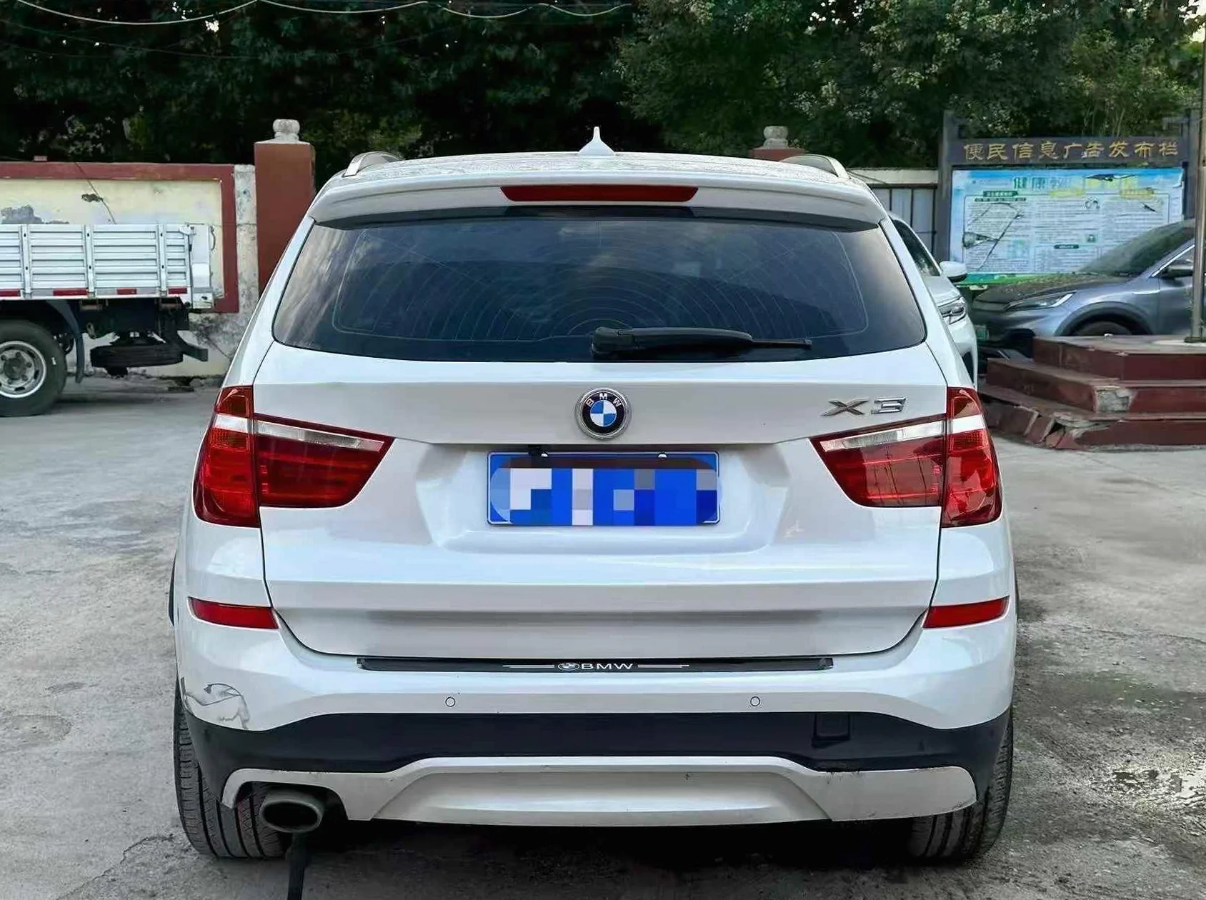 宝马X3 后面外观二