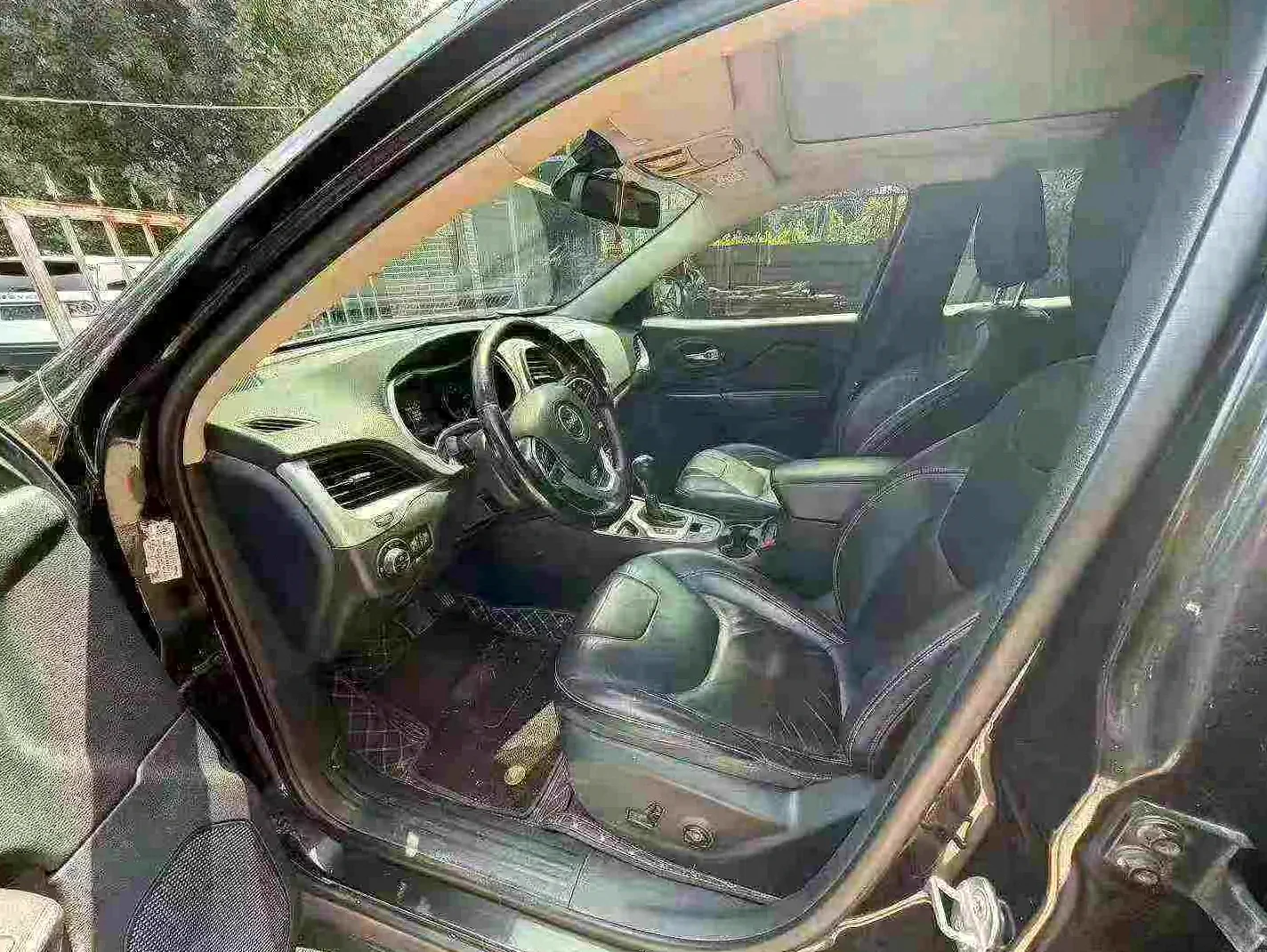 Jeep指南者 后面外观三