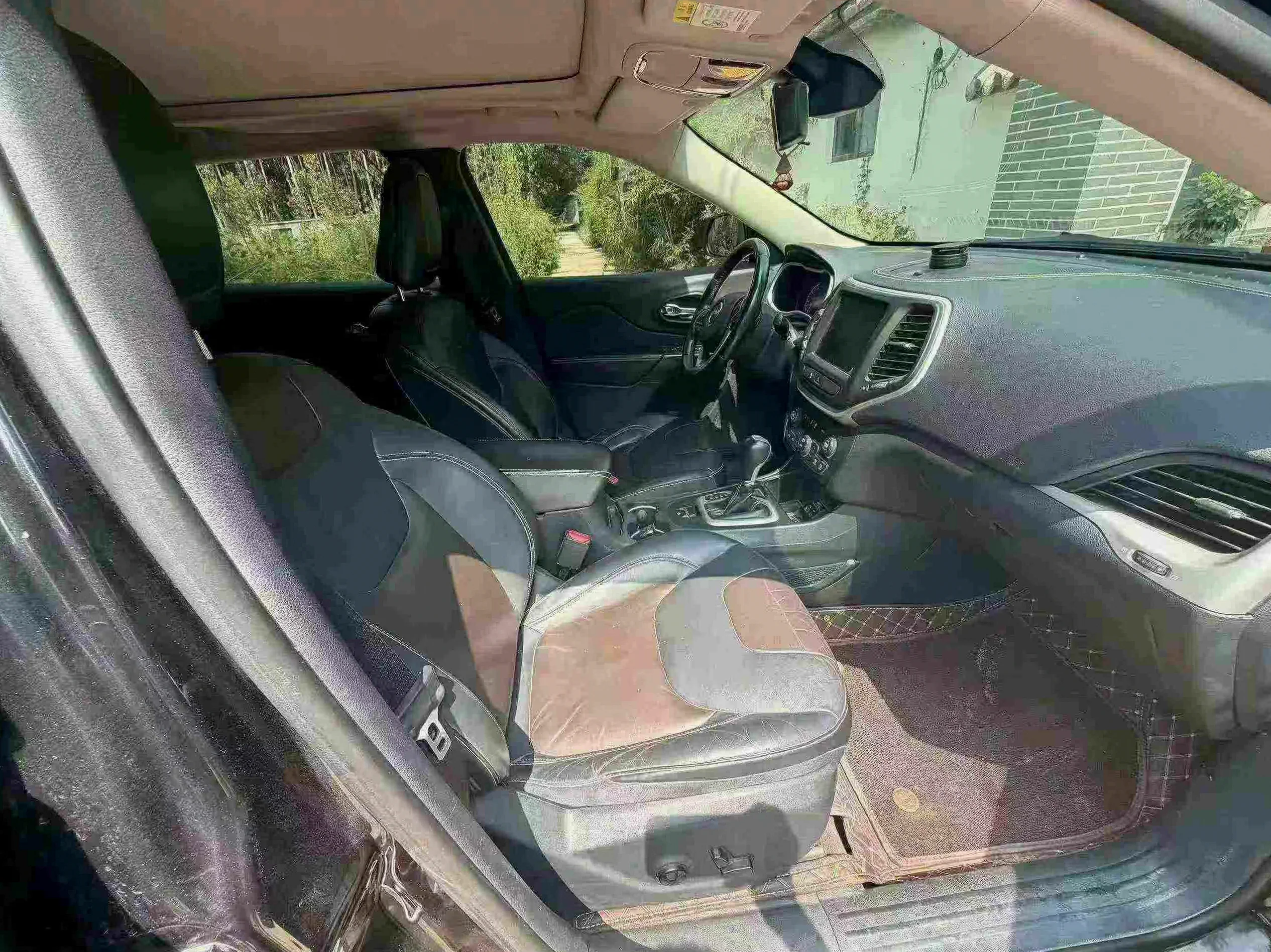 Jeep指南者 后面外观一