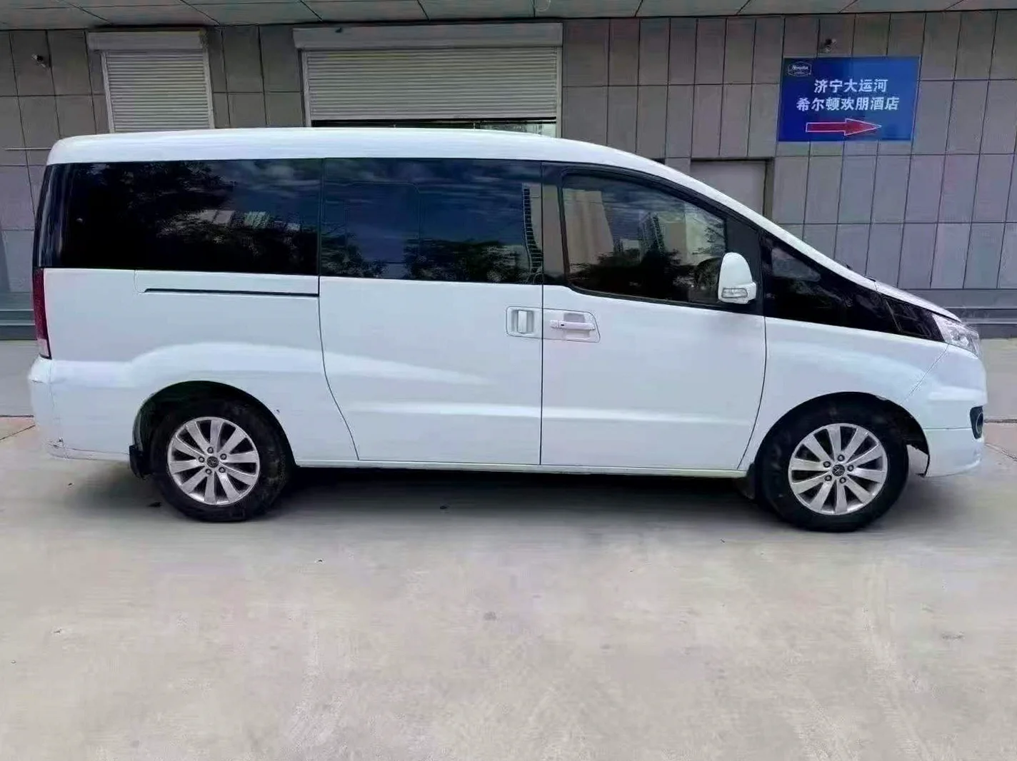 江淮瑞风 后面外观一