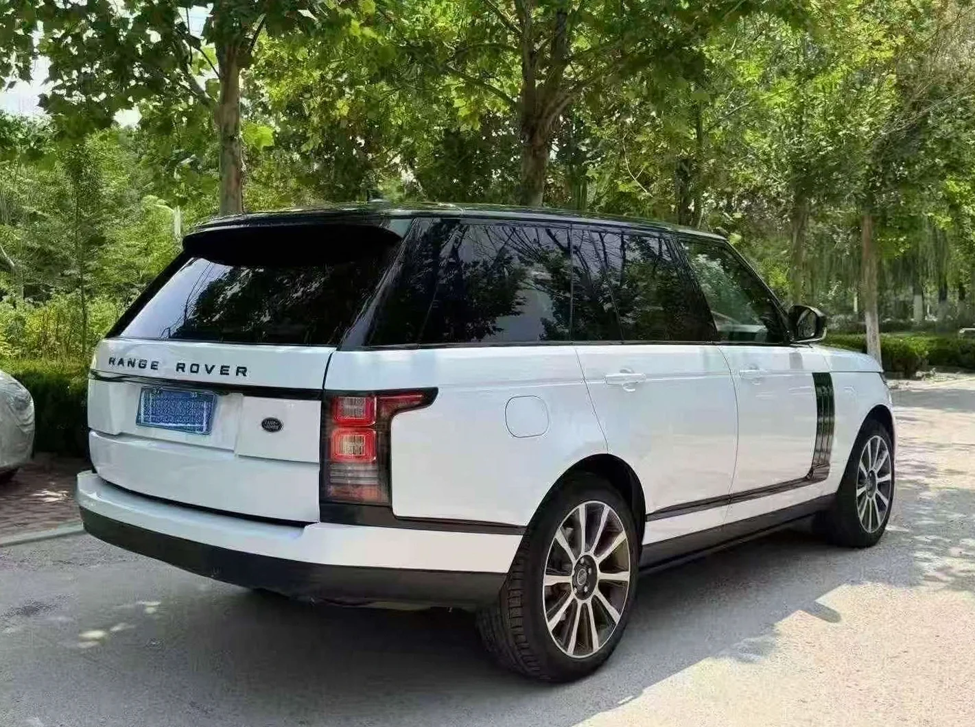 路虎揽胜 后面外观一