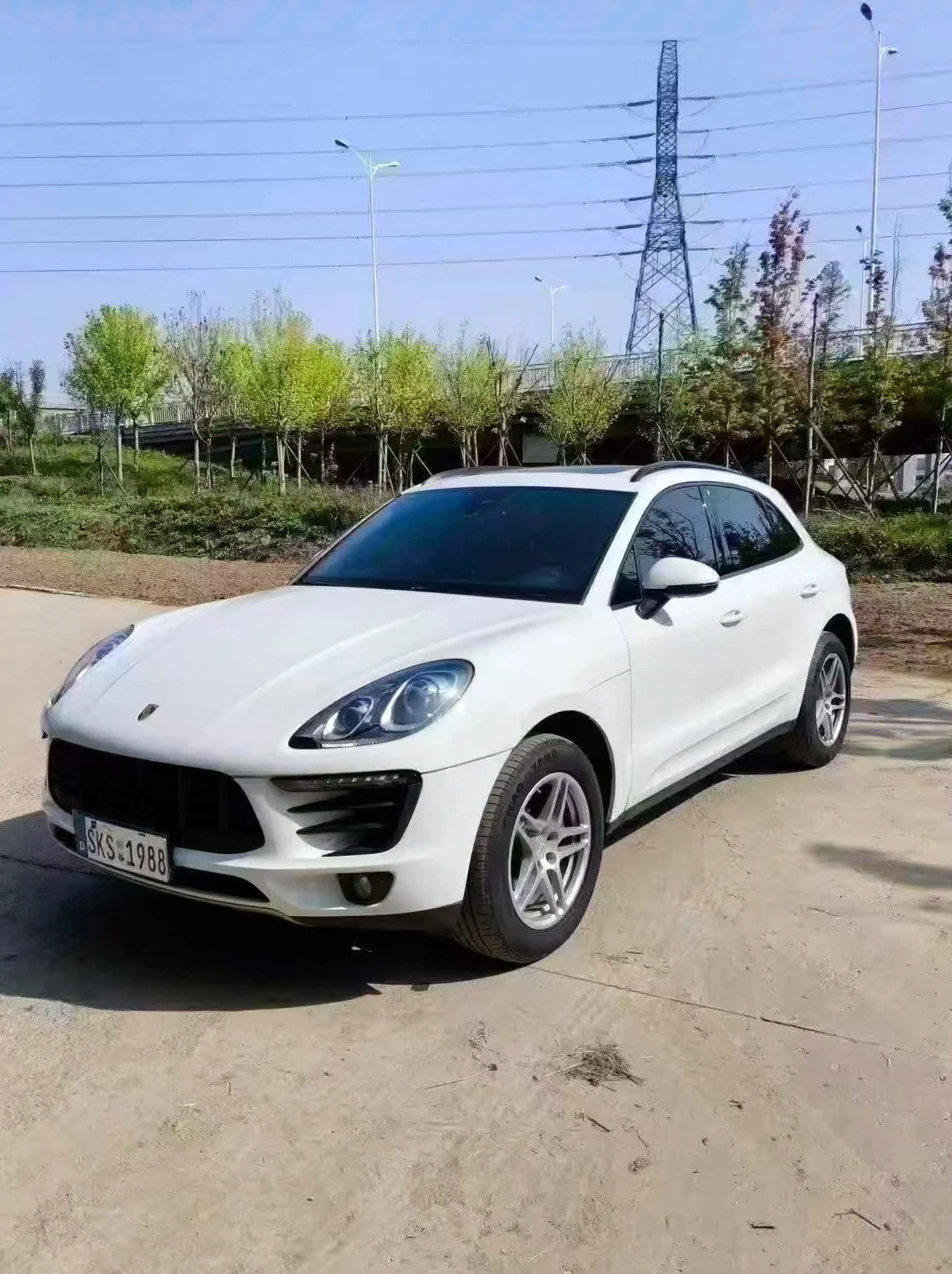 保时捷Macan 正面外观三