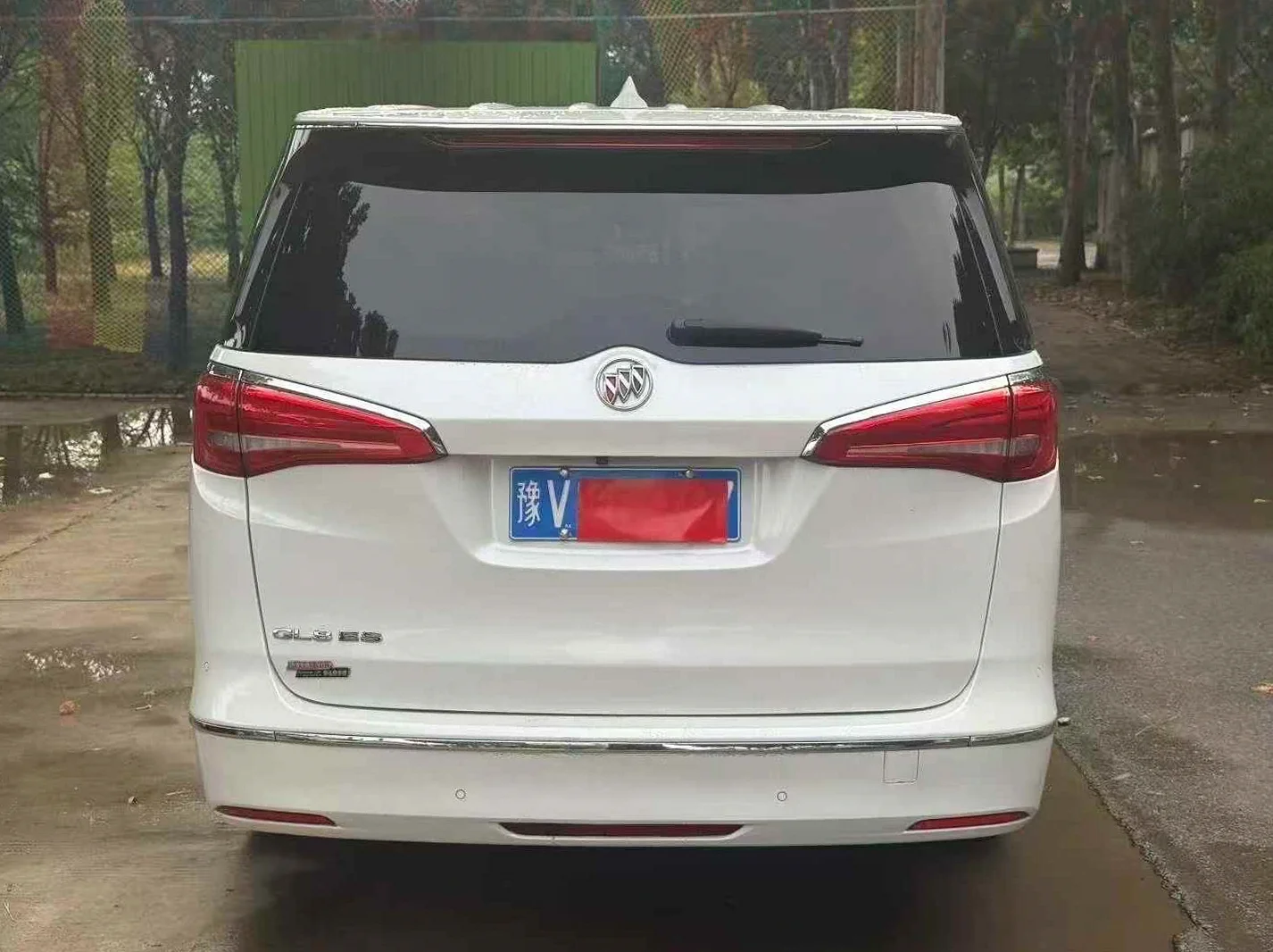 别克GL8 后面外观二