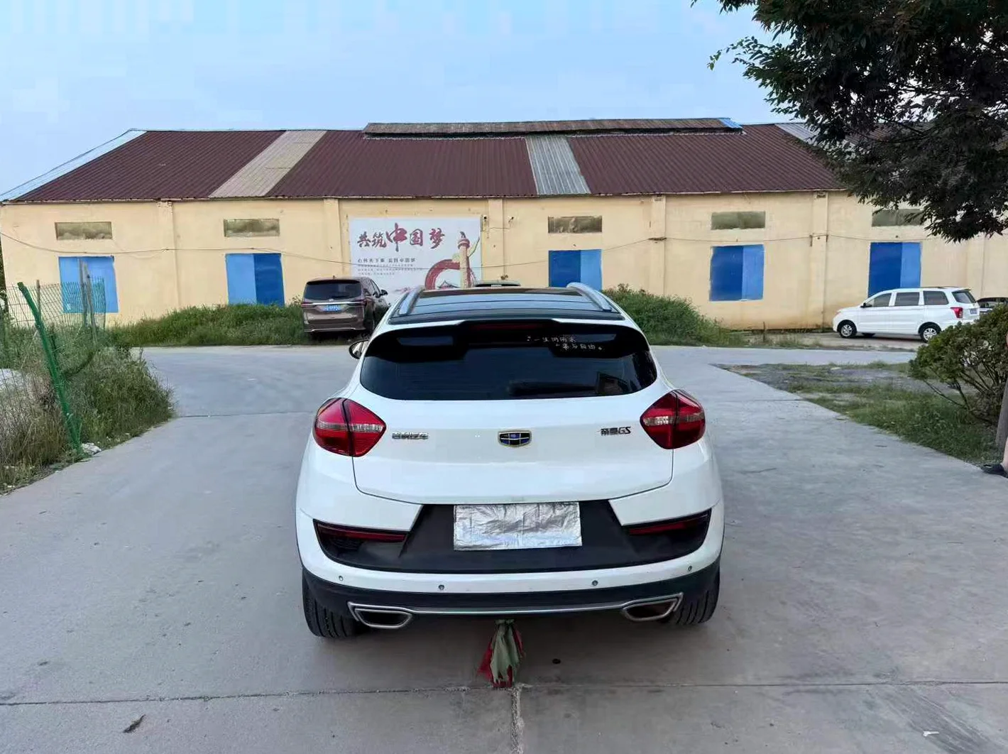 吉利帝豪 后面外观一