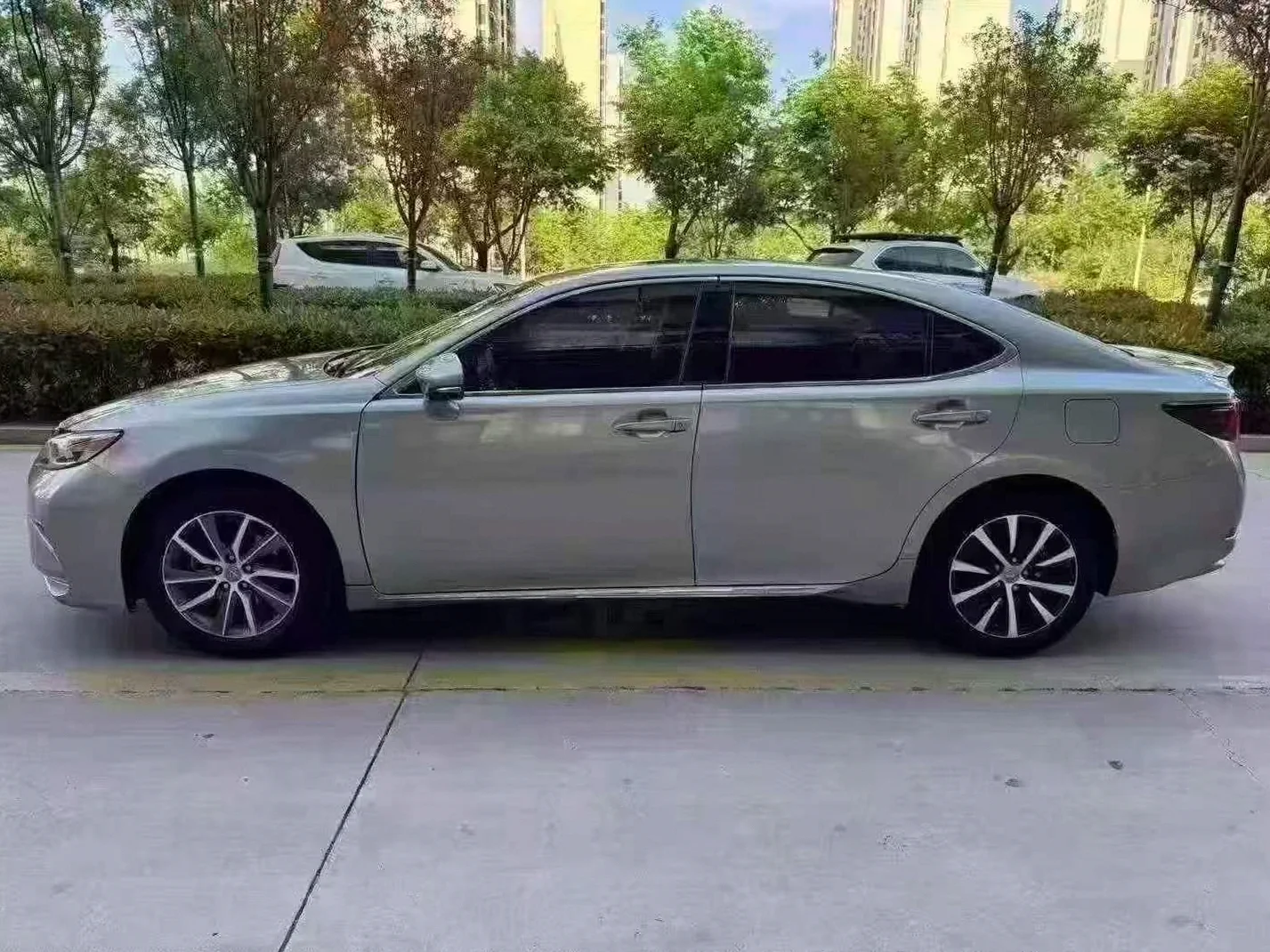 雷克萨斯ES 后面外观三