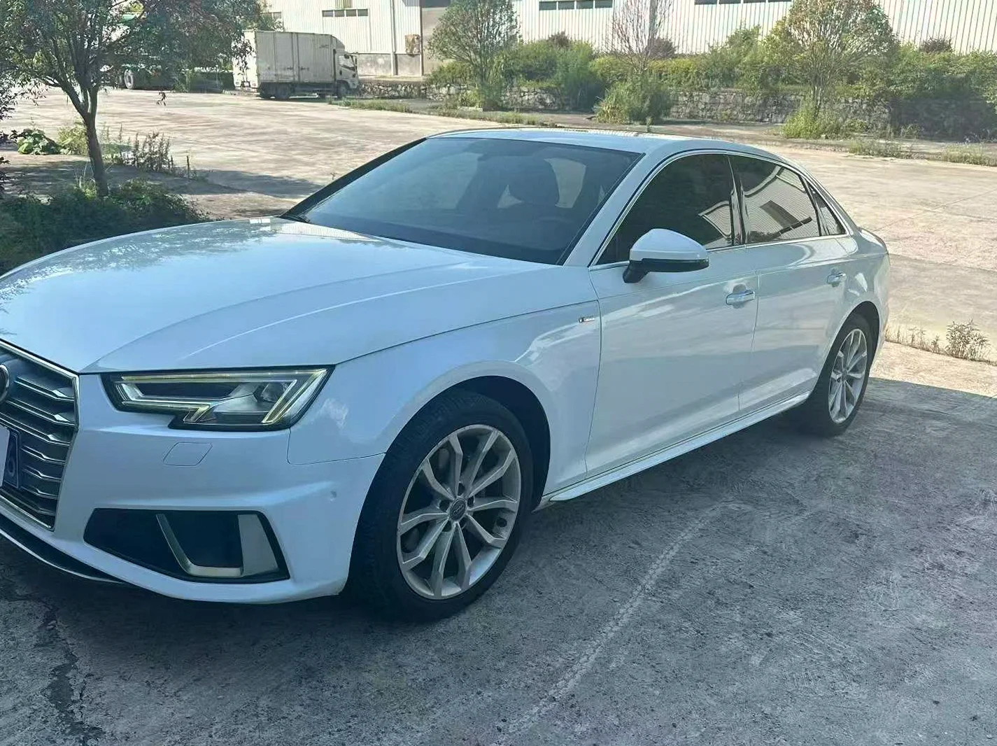 奥迪A4L 正面外观三
