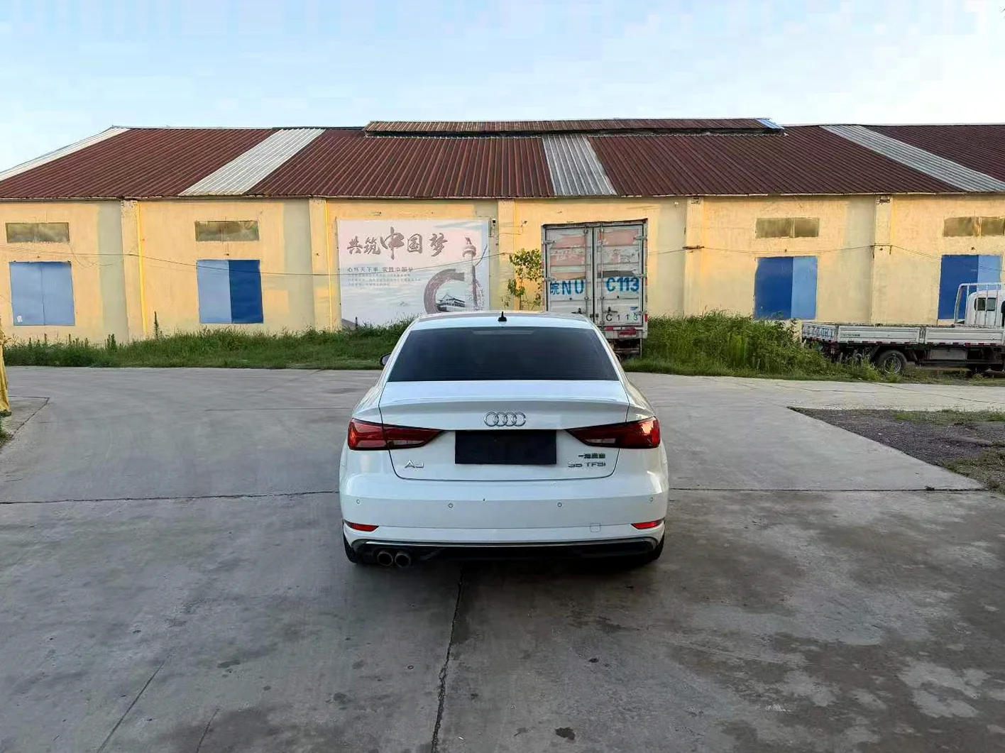奥迪A3 后面外观一