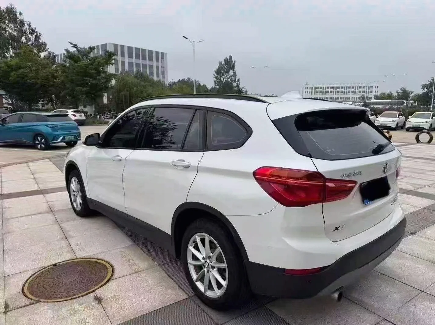 宝马X1 后面外观一