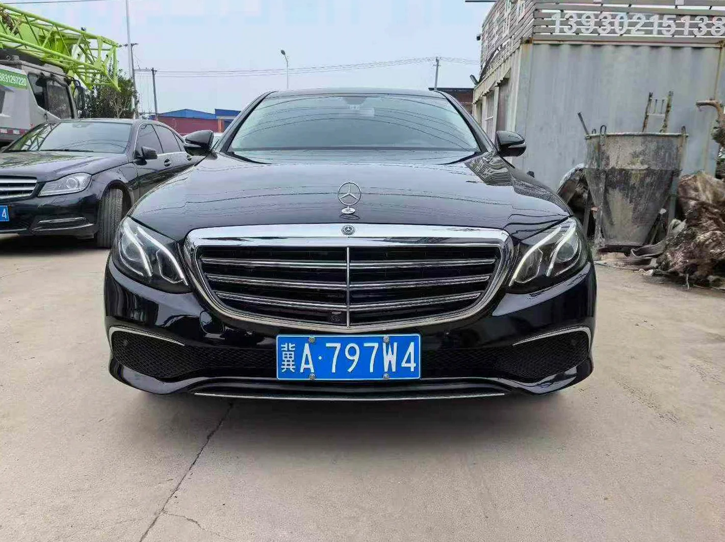 奔驰E 正面外观二