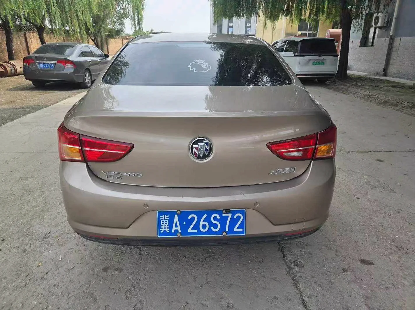 别克威朗 后面外观一