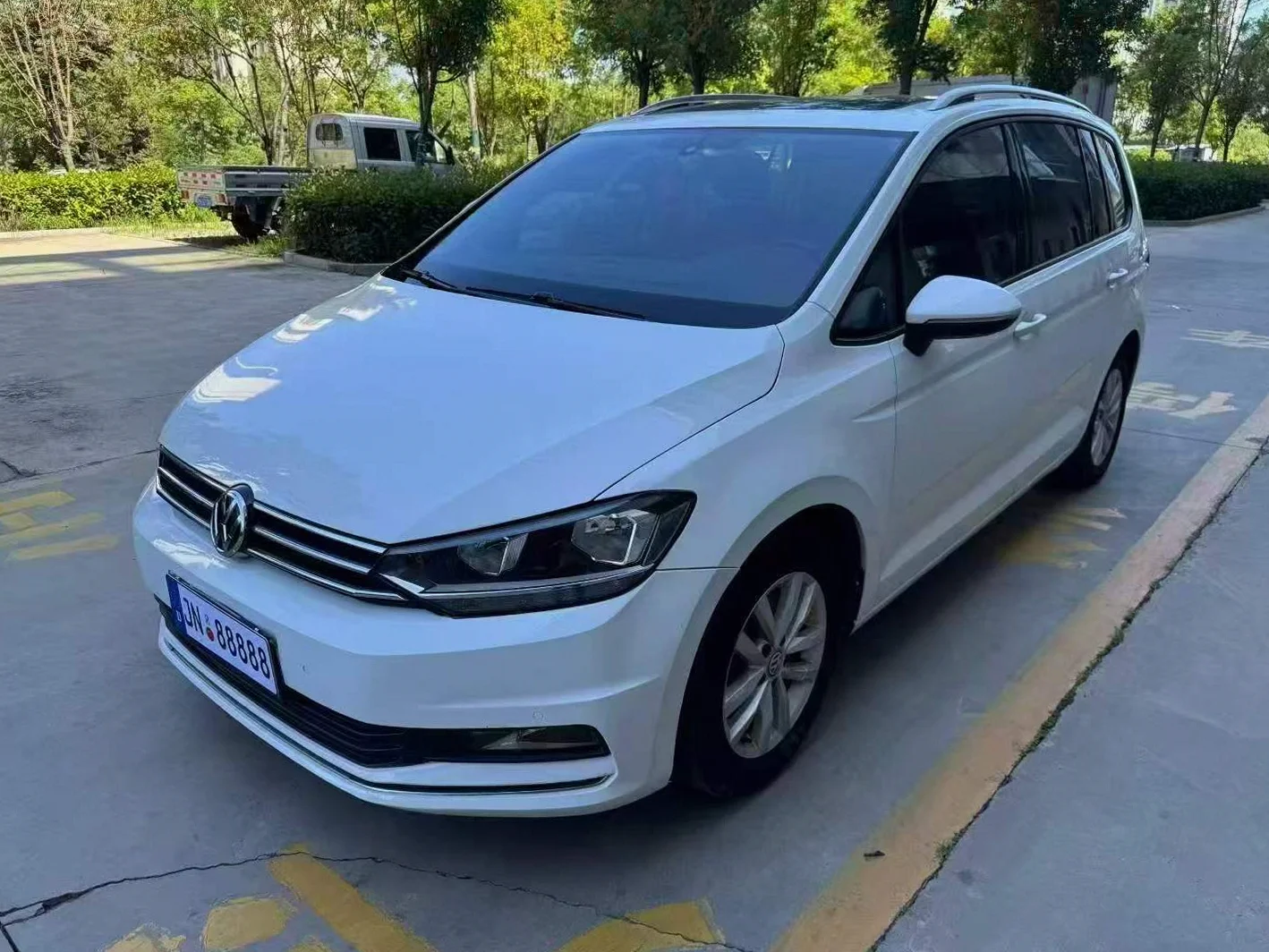 大众途安 正面外观三