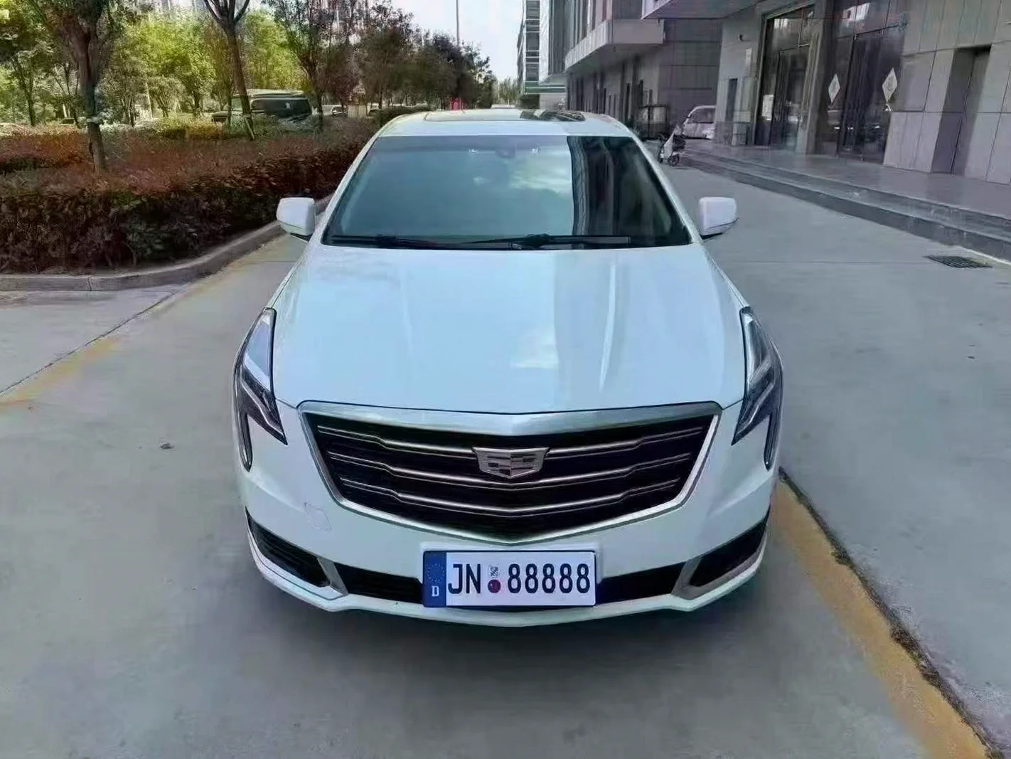 凯迪拉克XTS 正面外观二