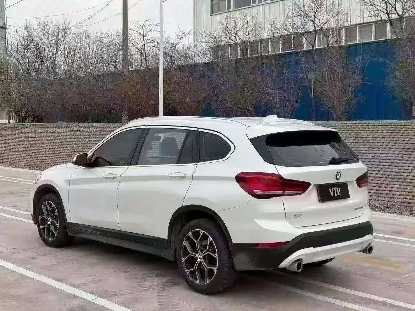 宝马X1 后面外观三