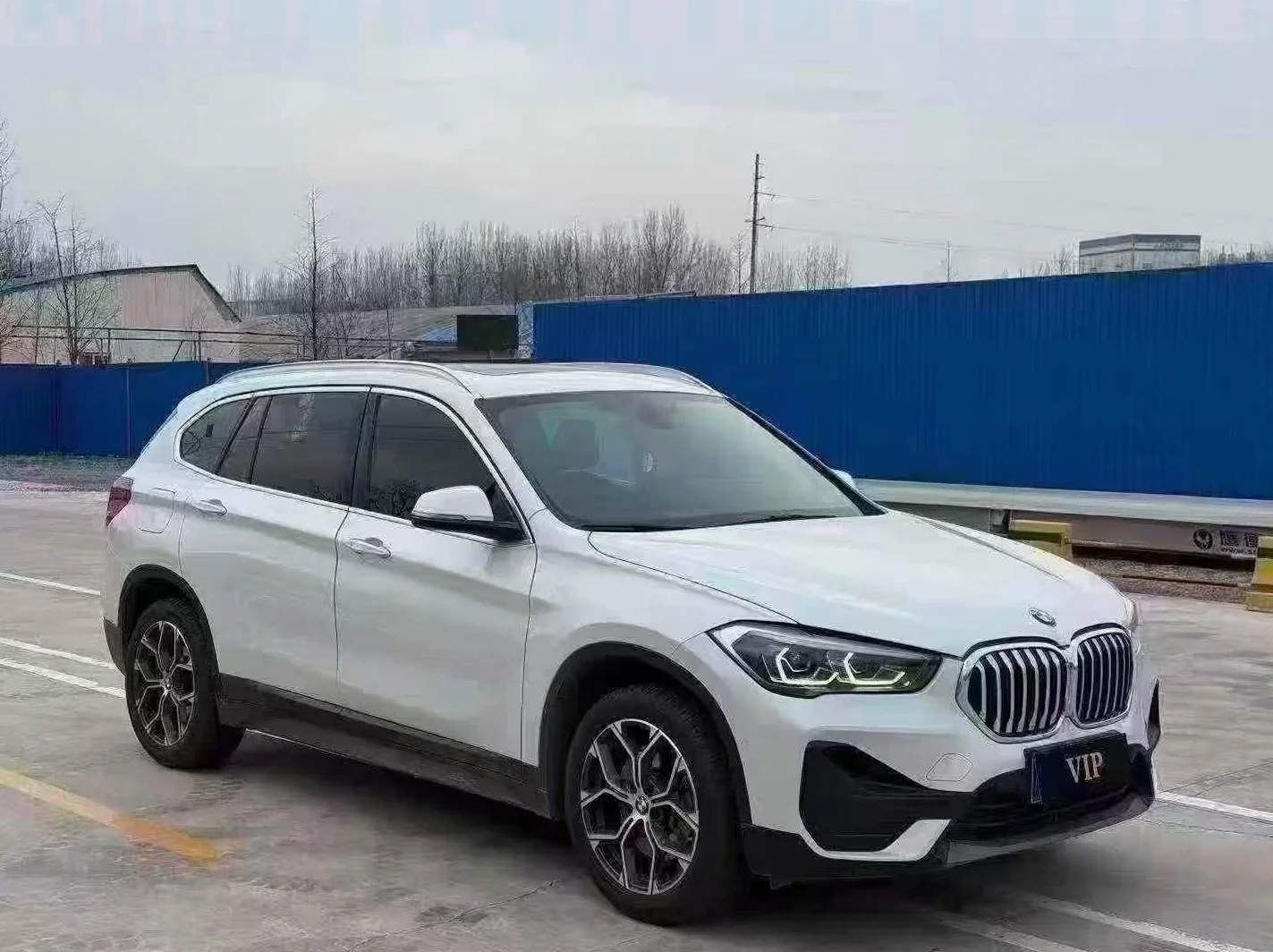 宝马X1 正面外观三
