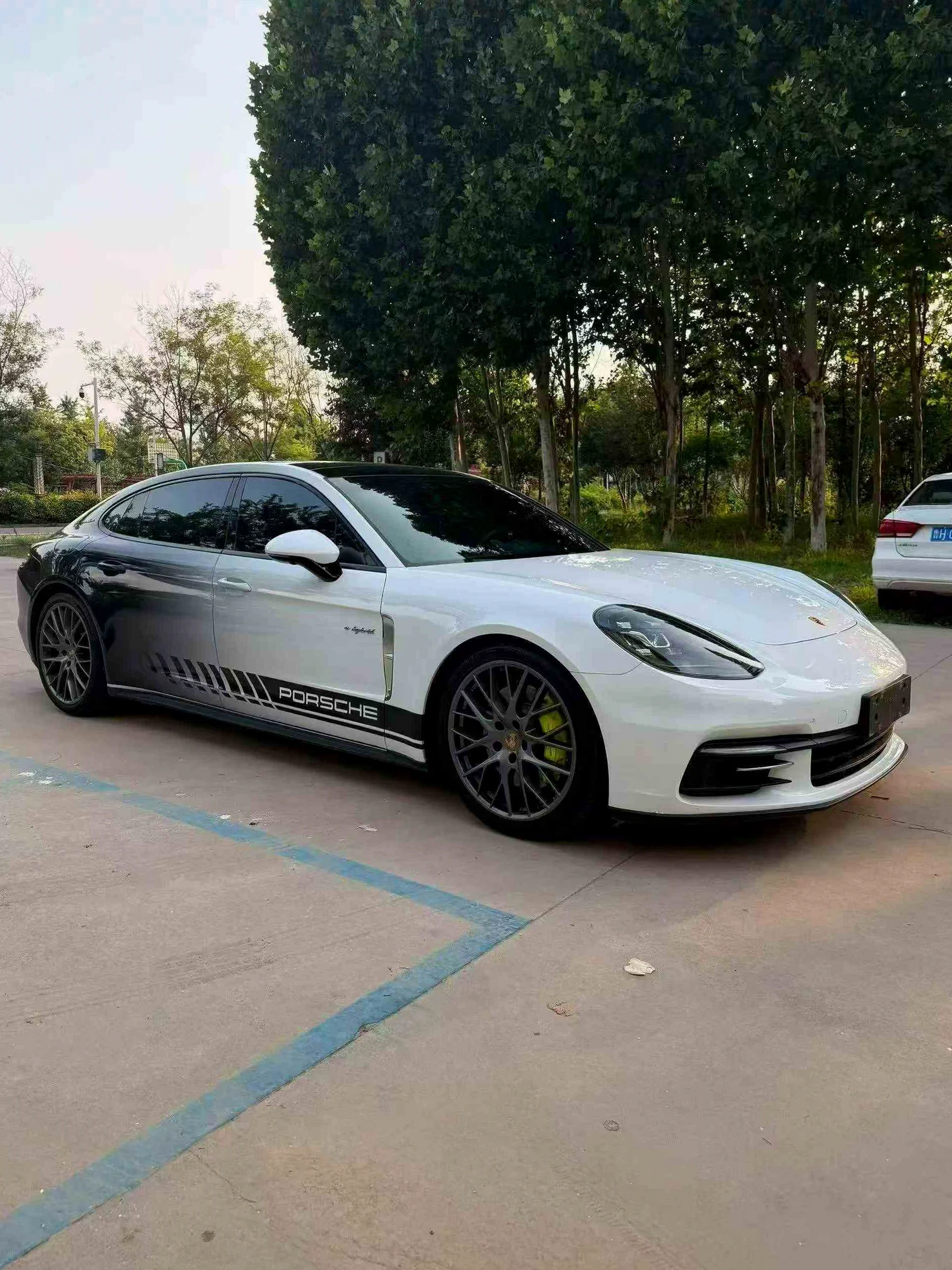 保时捷帕拉梅拉 后面外观三