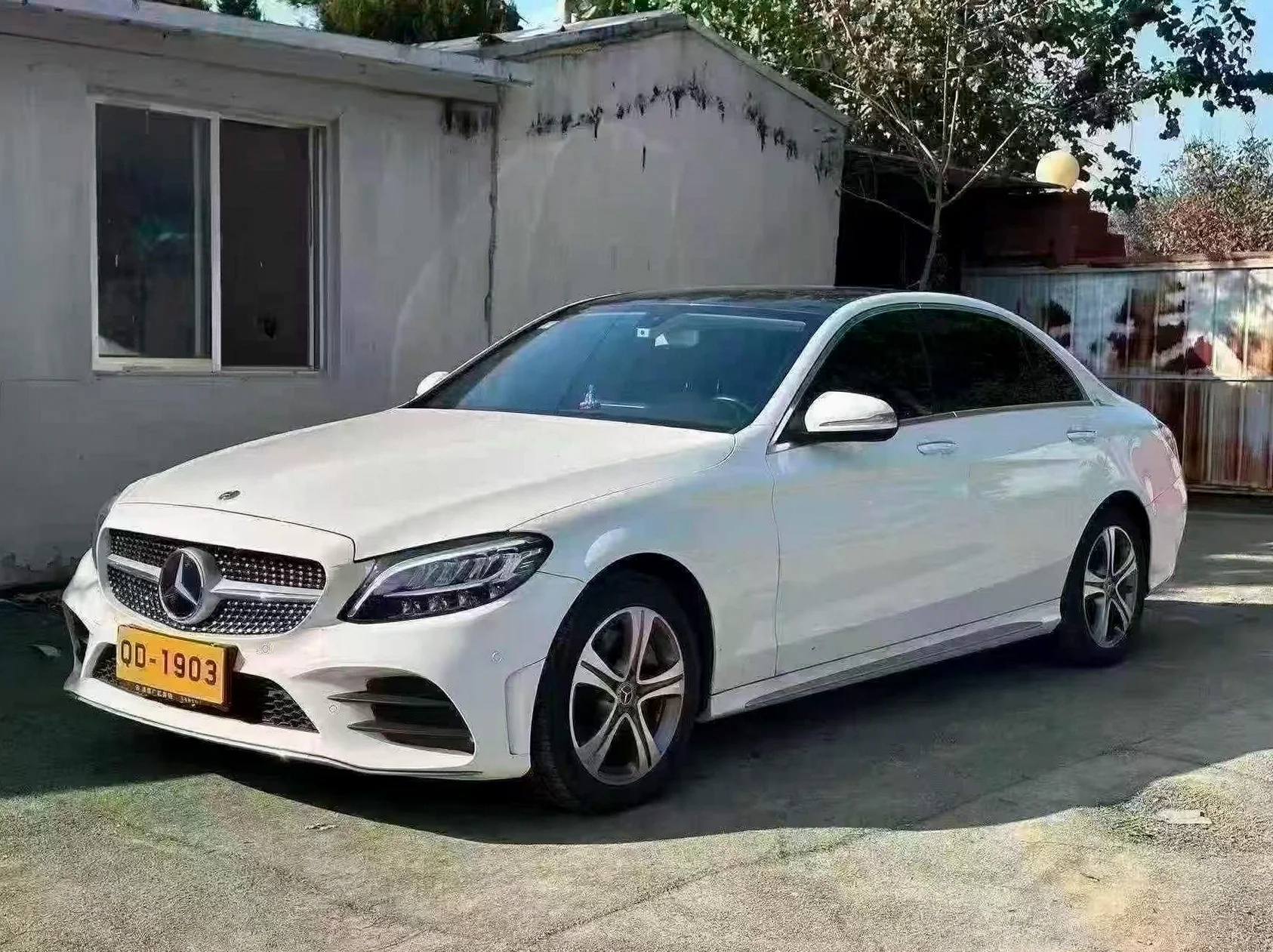 奔驰C 正面外观二
