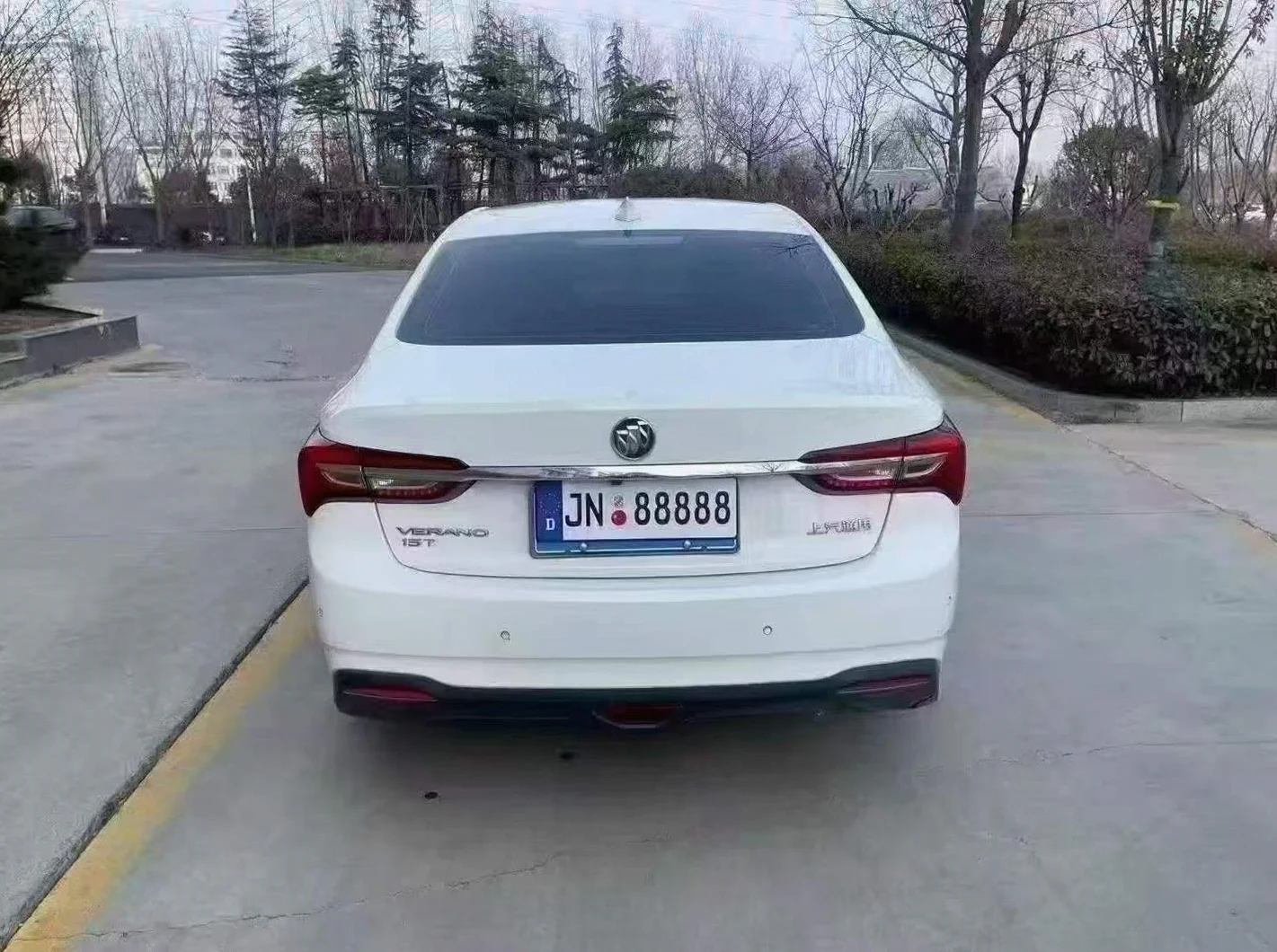 别克威朗 后面外观二