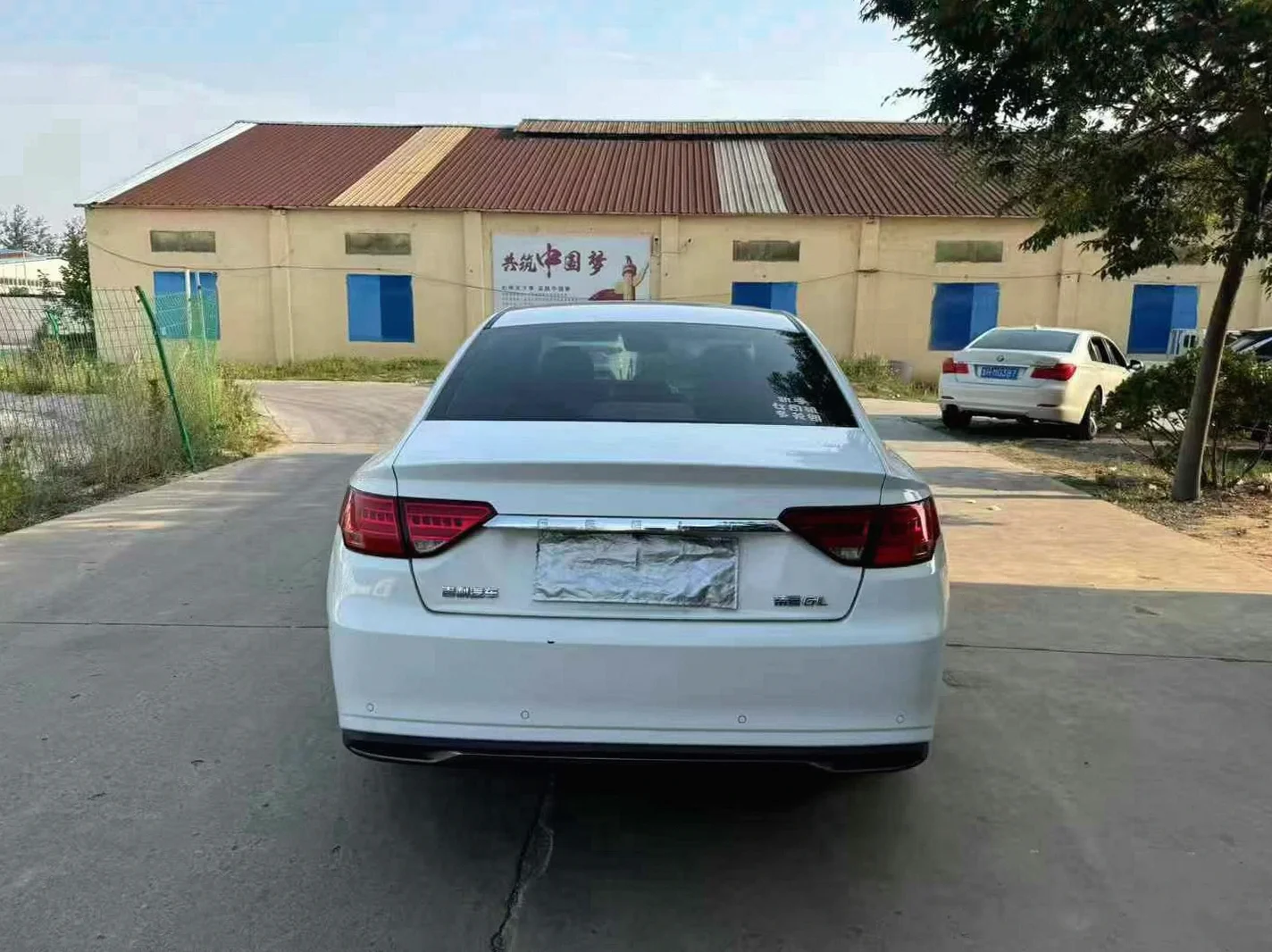 吉利帝豪 后面外观一