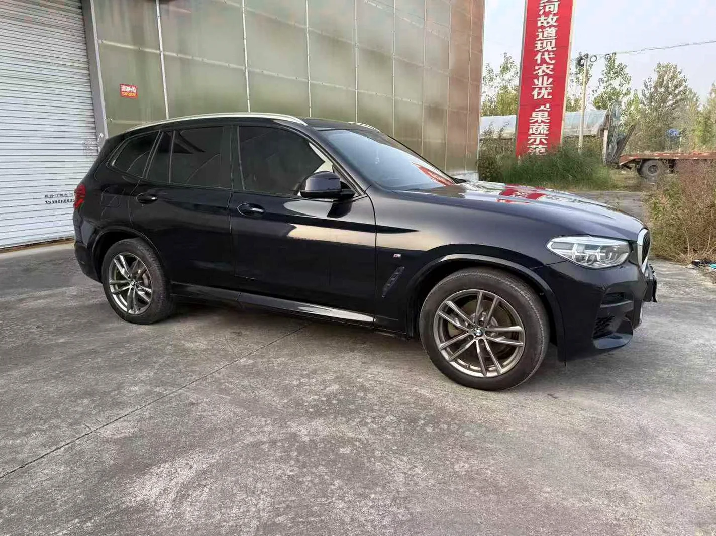 宝马X3 后面外观一