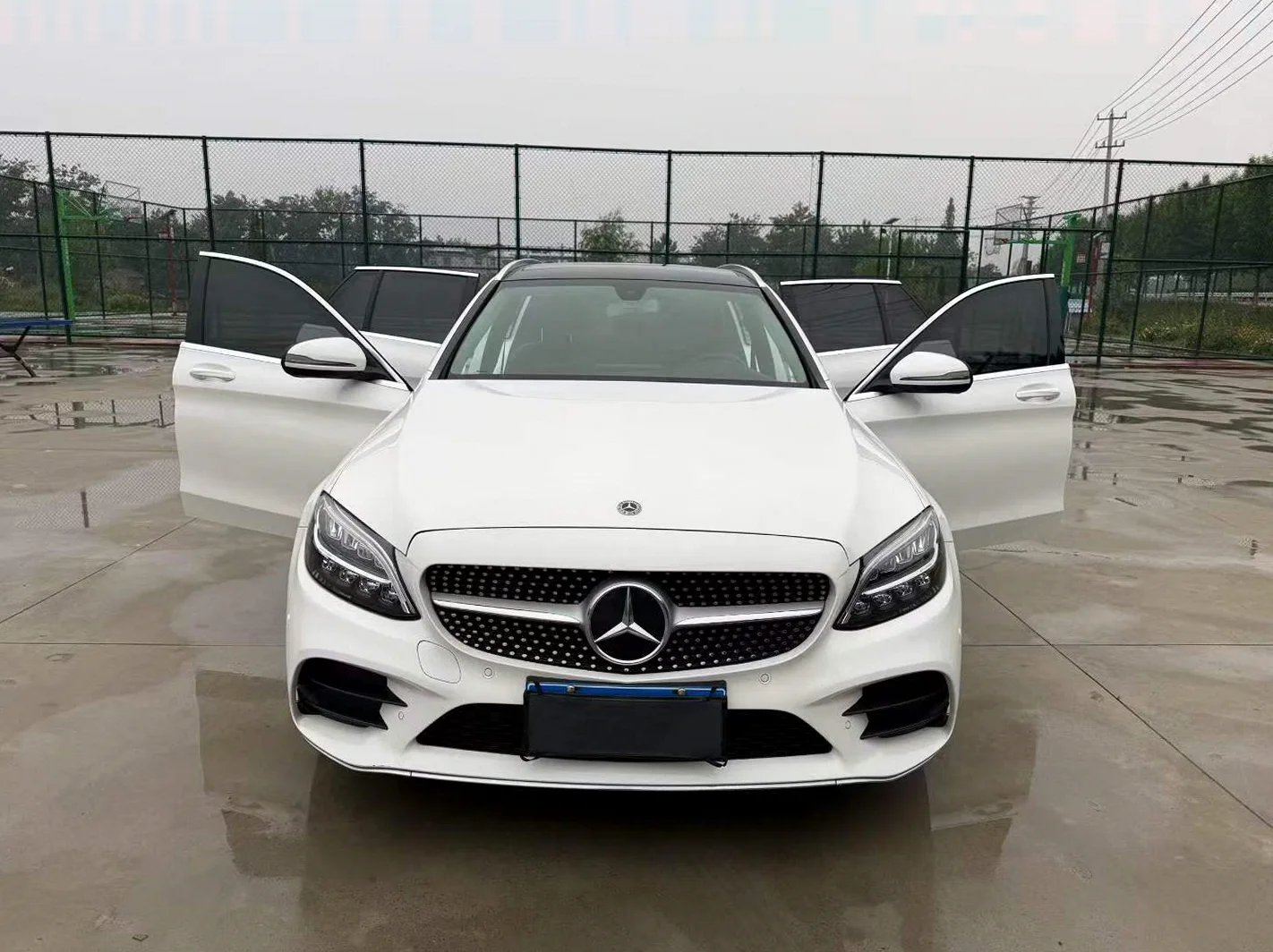奔驰C 驾驶室