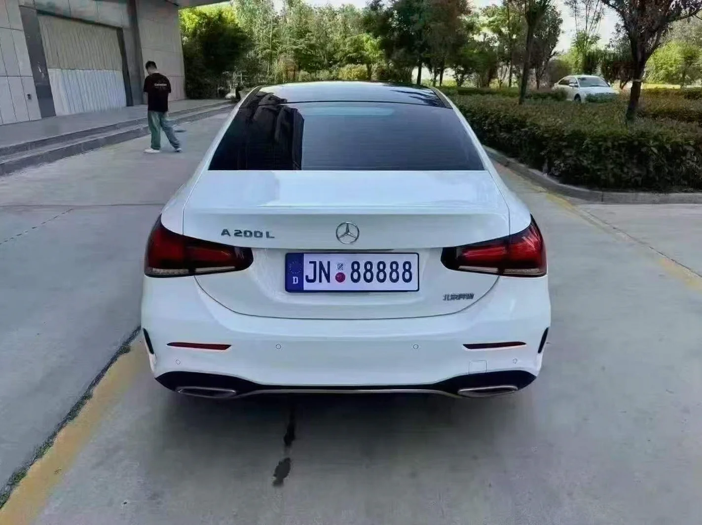 奔驰A 后面外观二