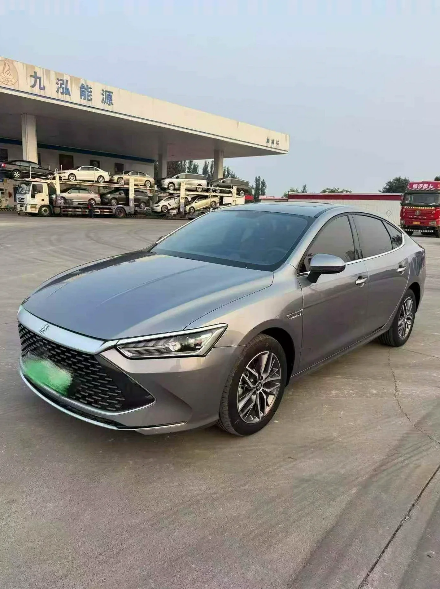 比亚迪秦 正面外观三