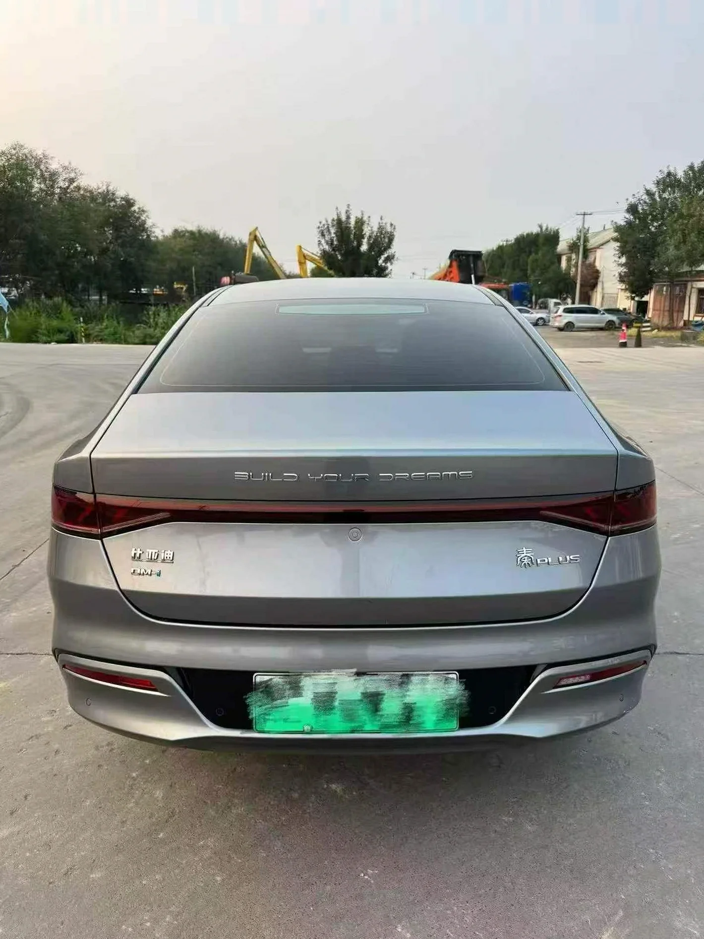 比亚迪秦 驾驶室