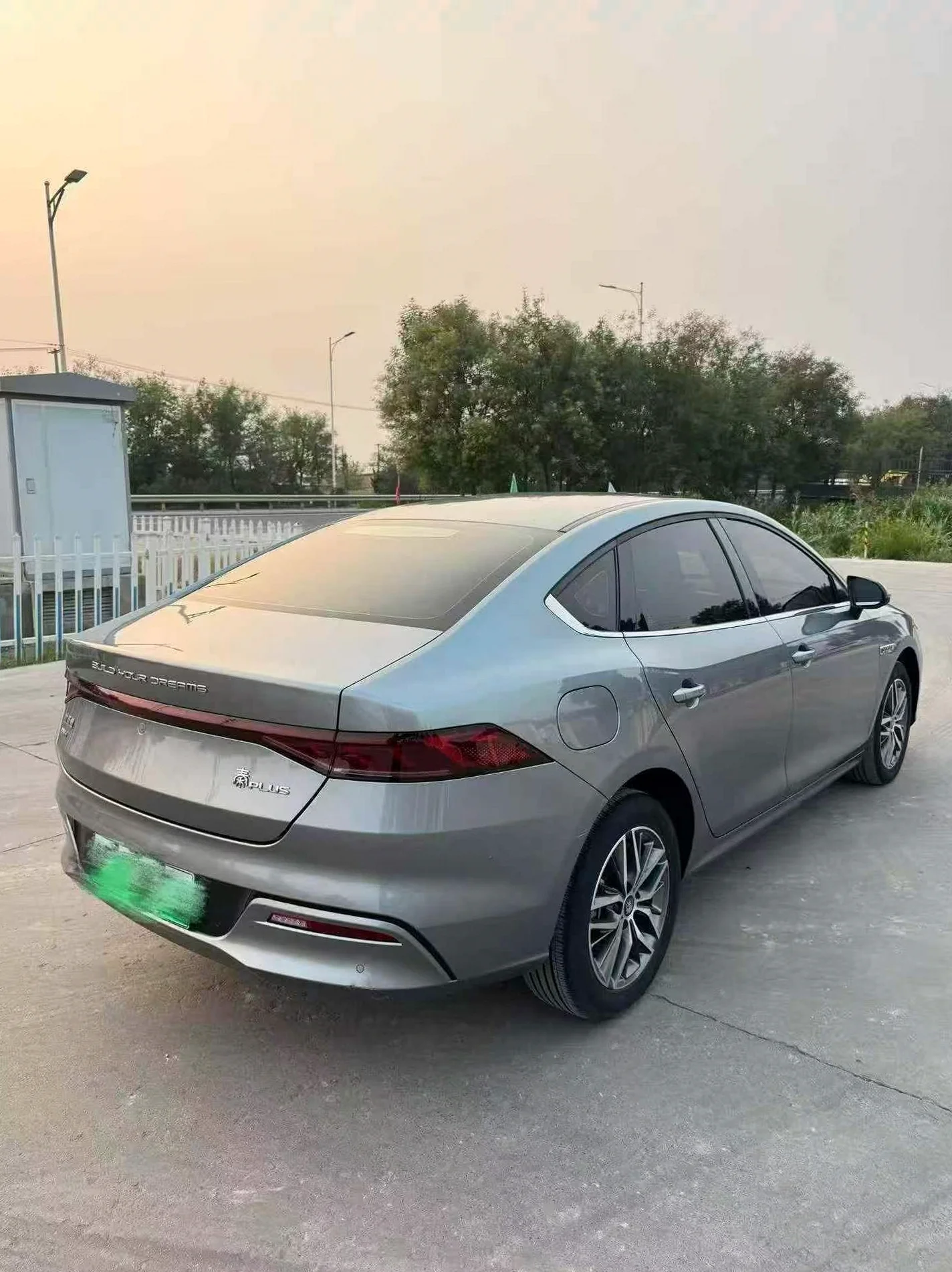 比亚迪秦 内饰后排