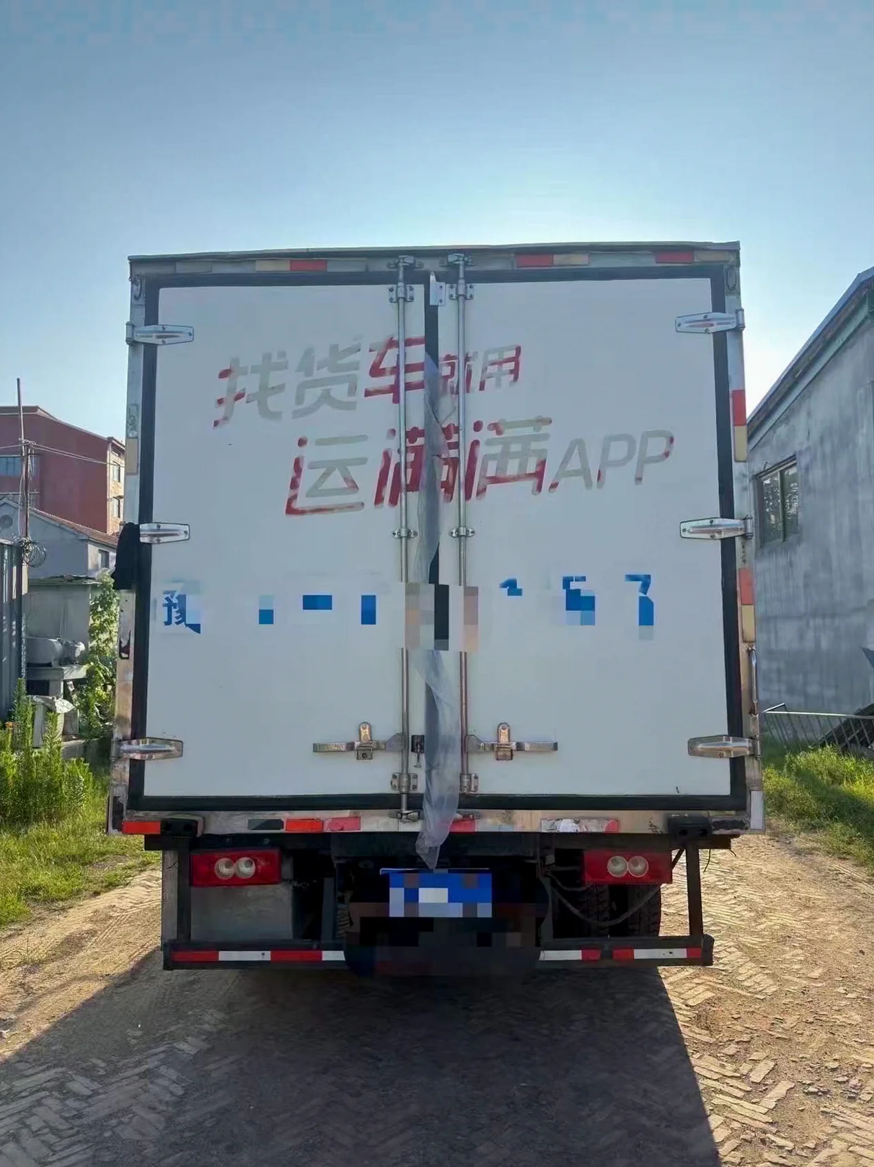福田奥铃 后面外观一