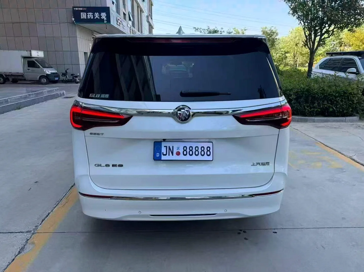 别克GL8 后面外观二