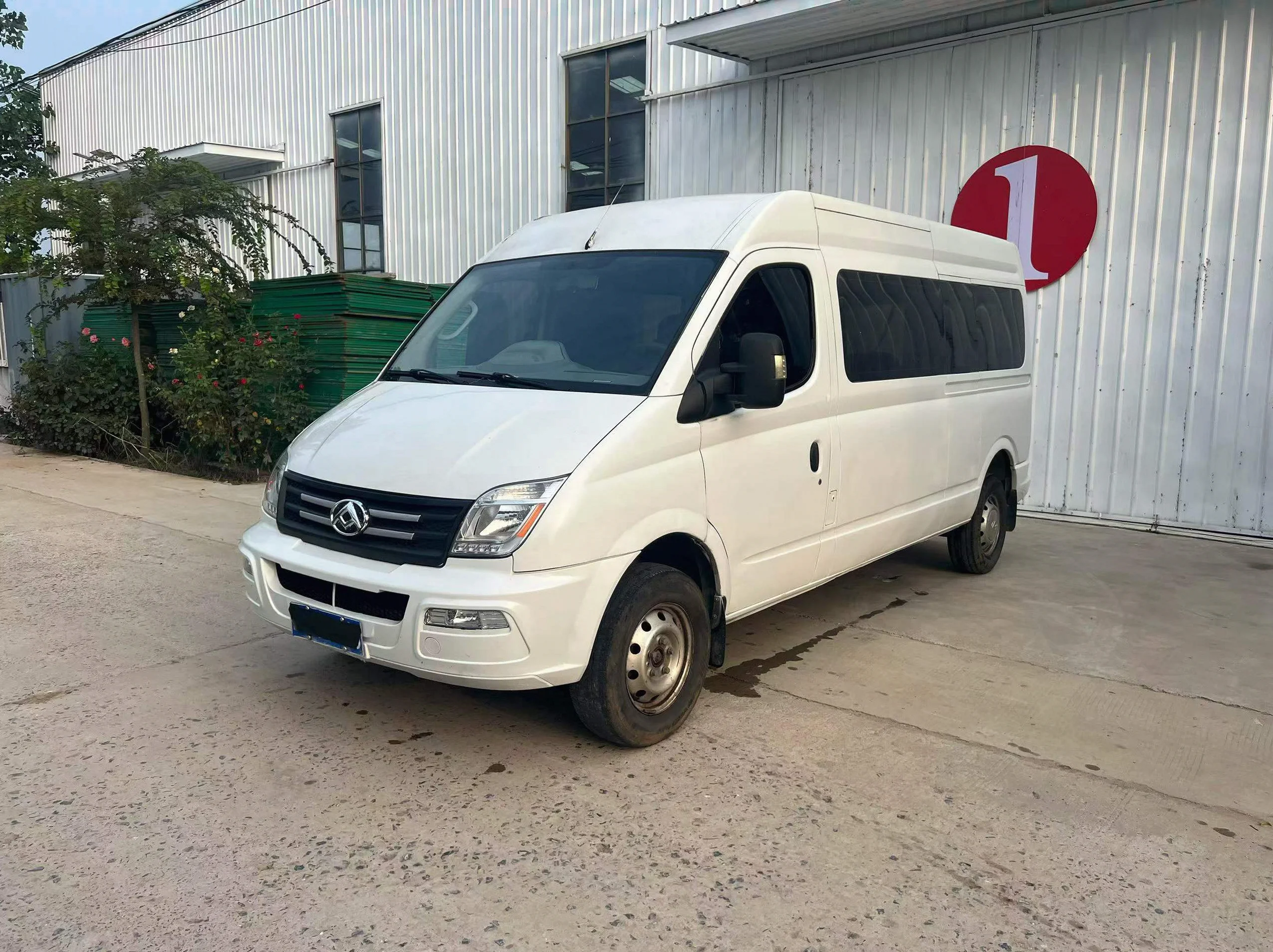 大通V80 正面外观二
