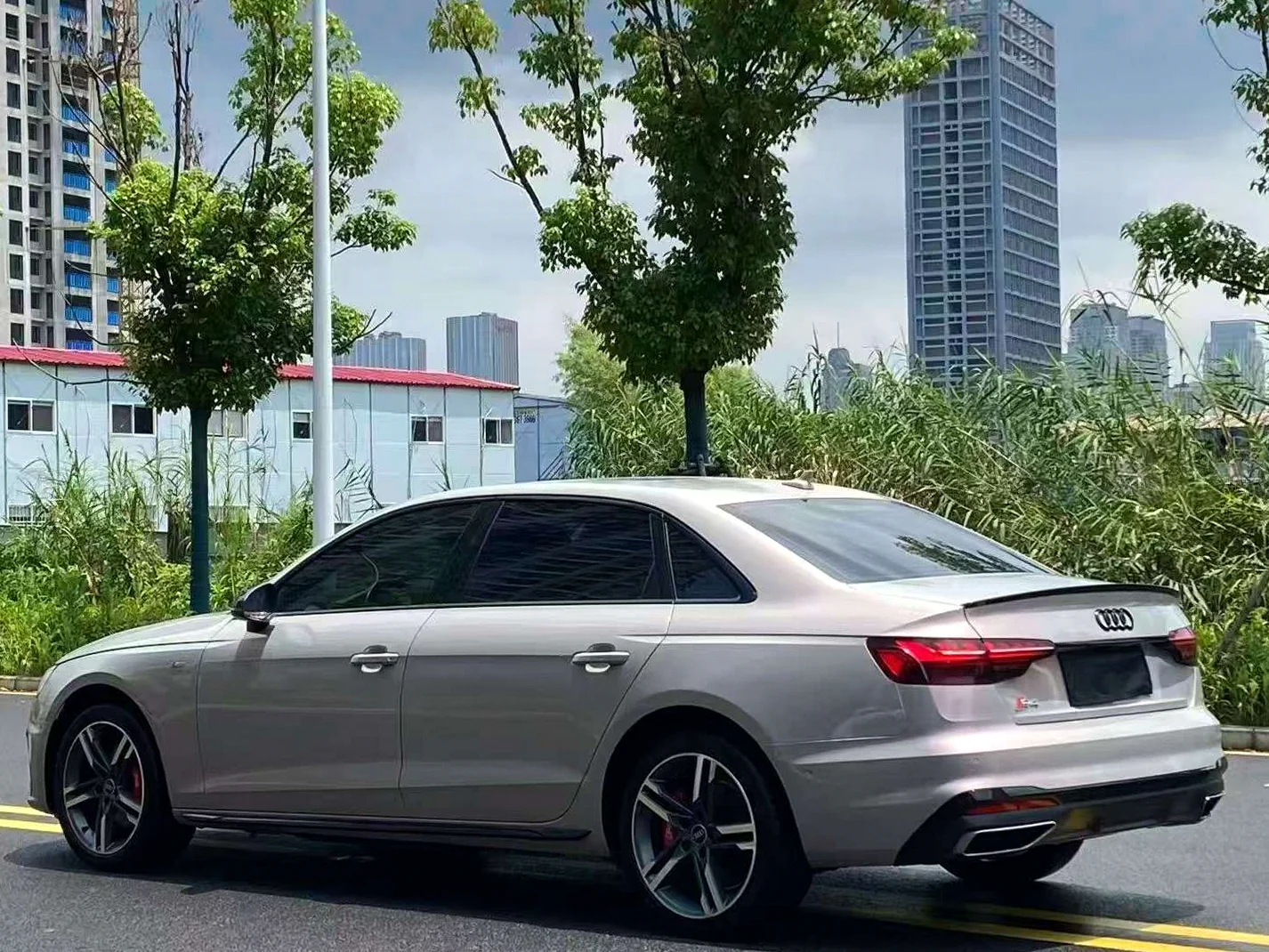 奥迪A4L 内饰前排