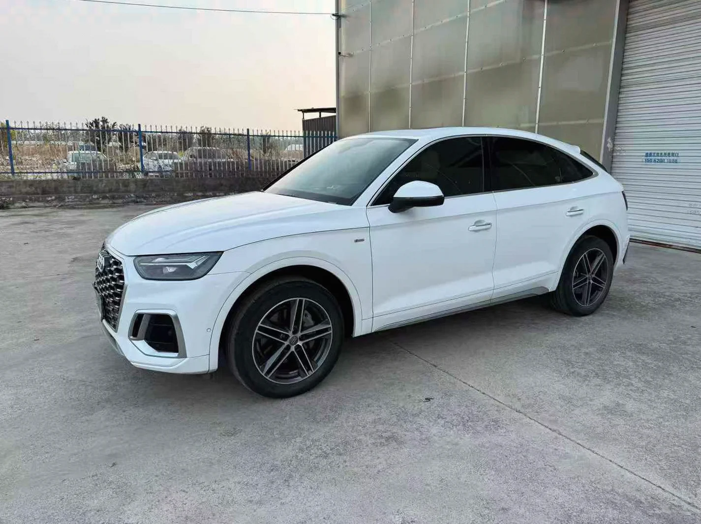 奥迪Q5 后面外观一