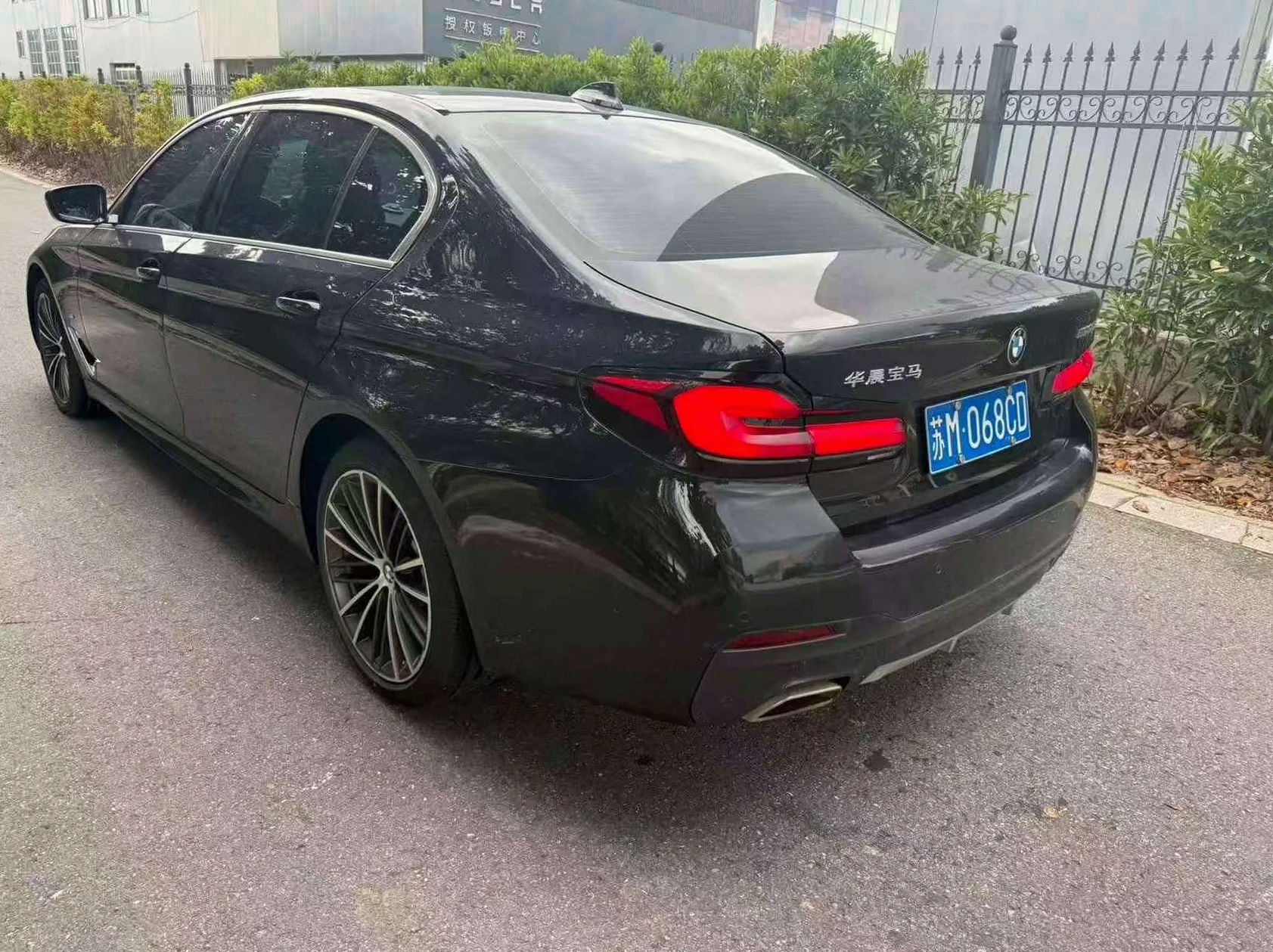 宝马5系 后面外观一
