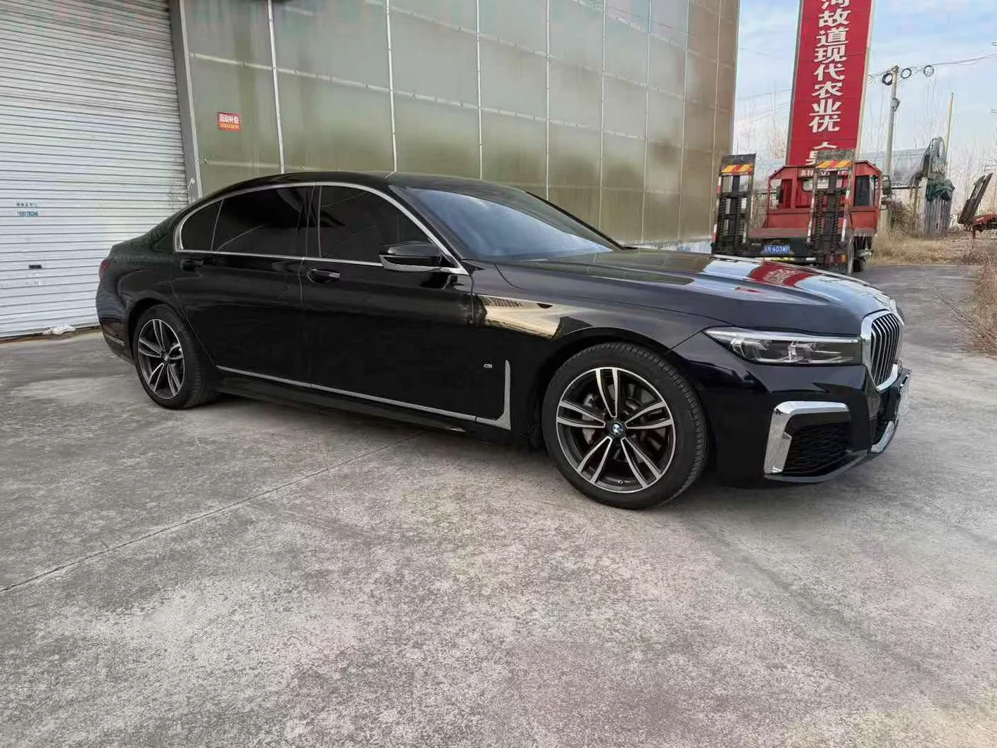 宝马7系 正面外观三