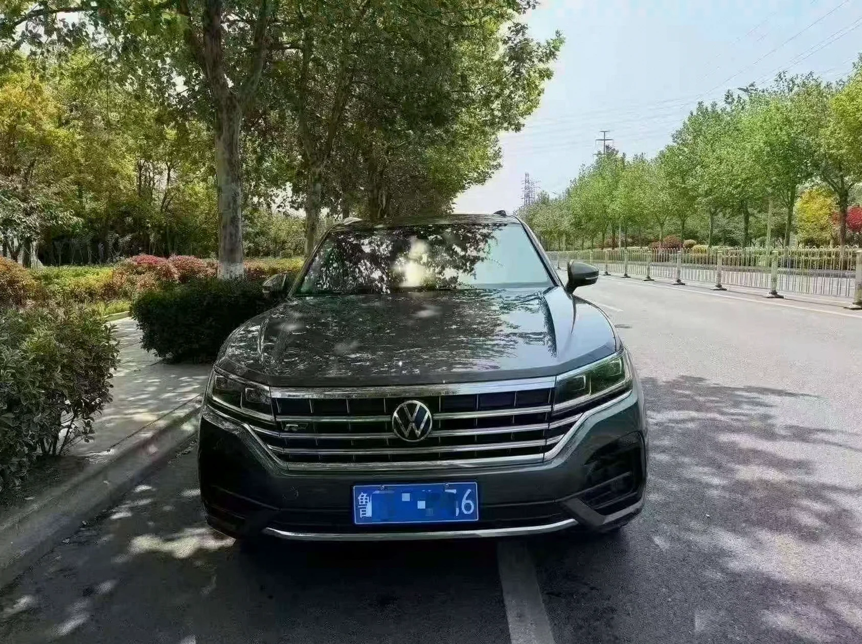 大众途锐 正面外观二