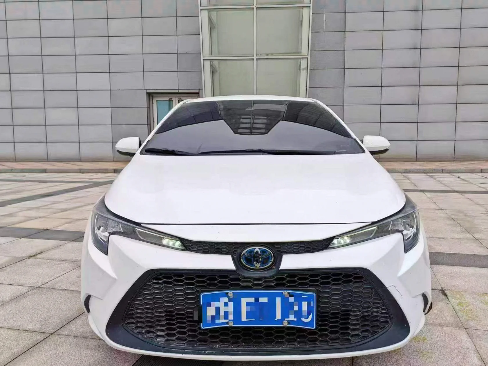 2022款丰田雷凌1.8双擎豪华版