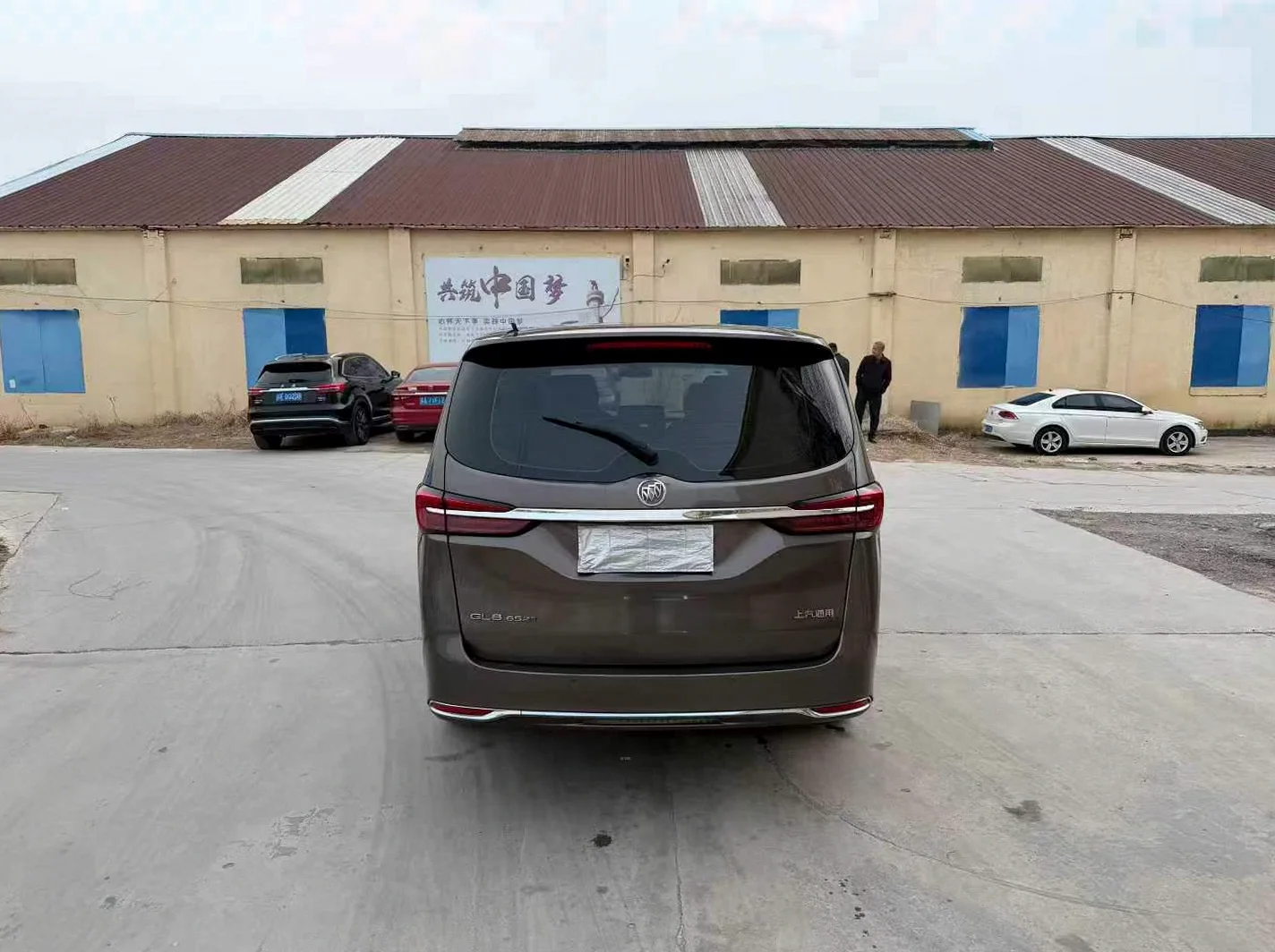 别克GL8 后面外观一