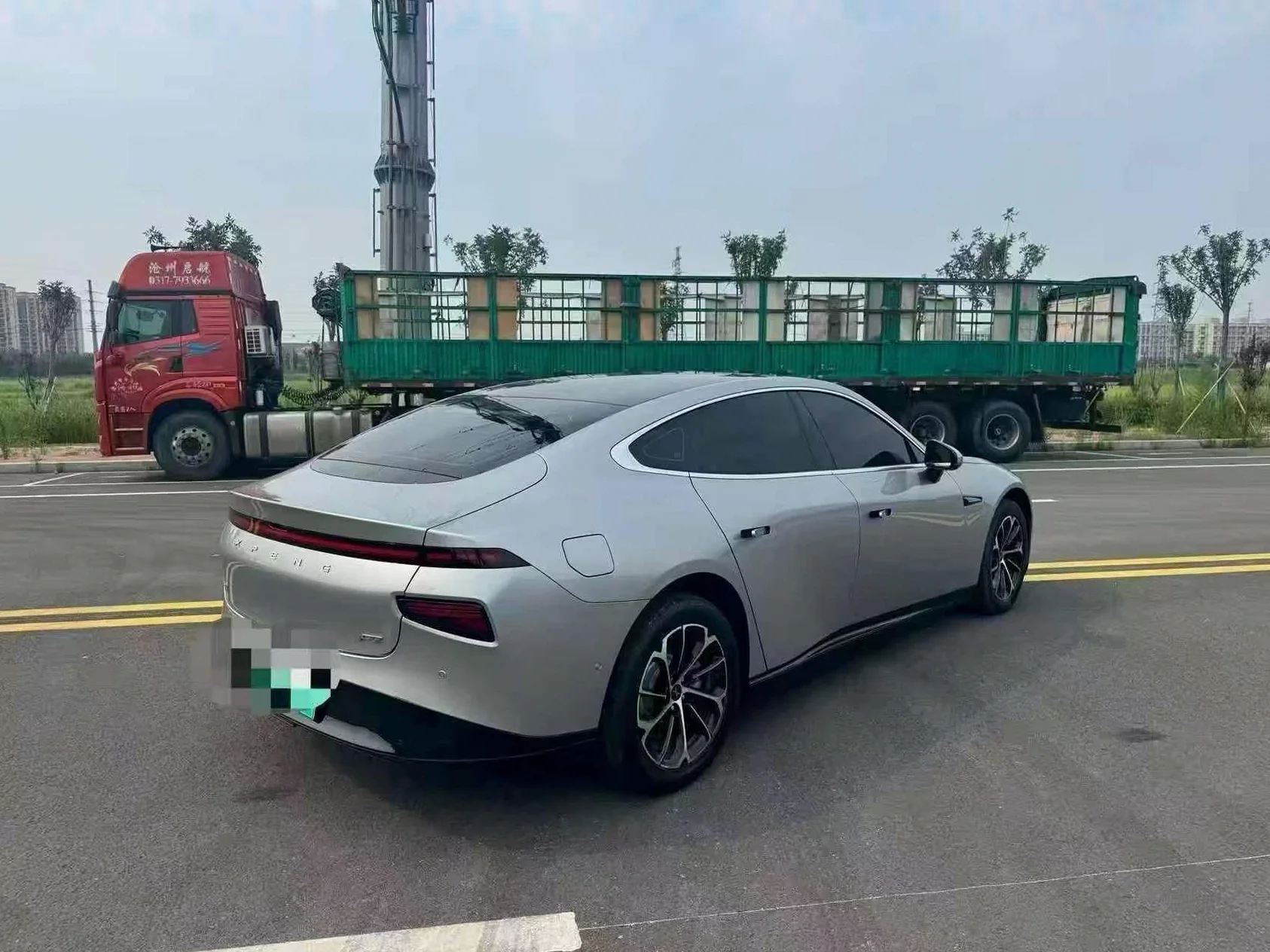 小鹏汽车p7 正面外观三