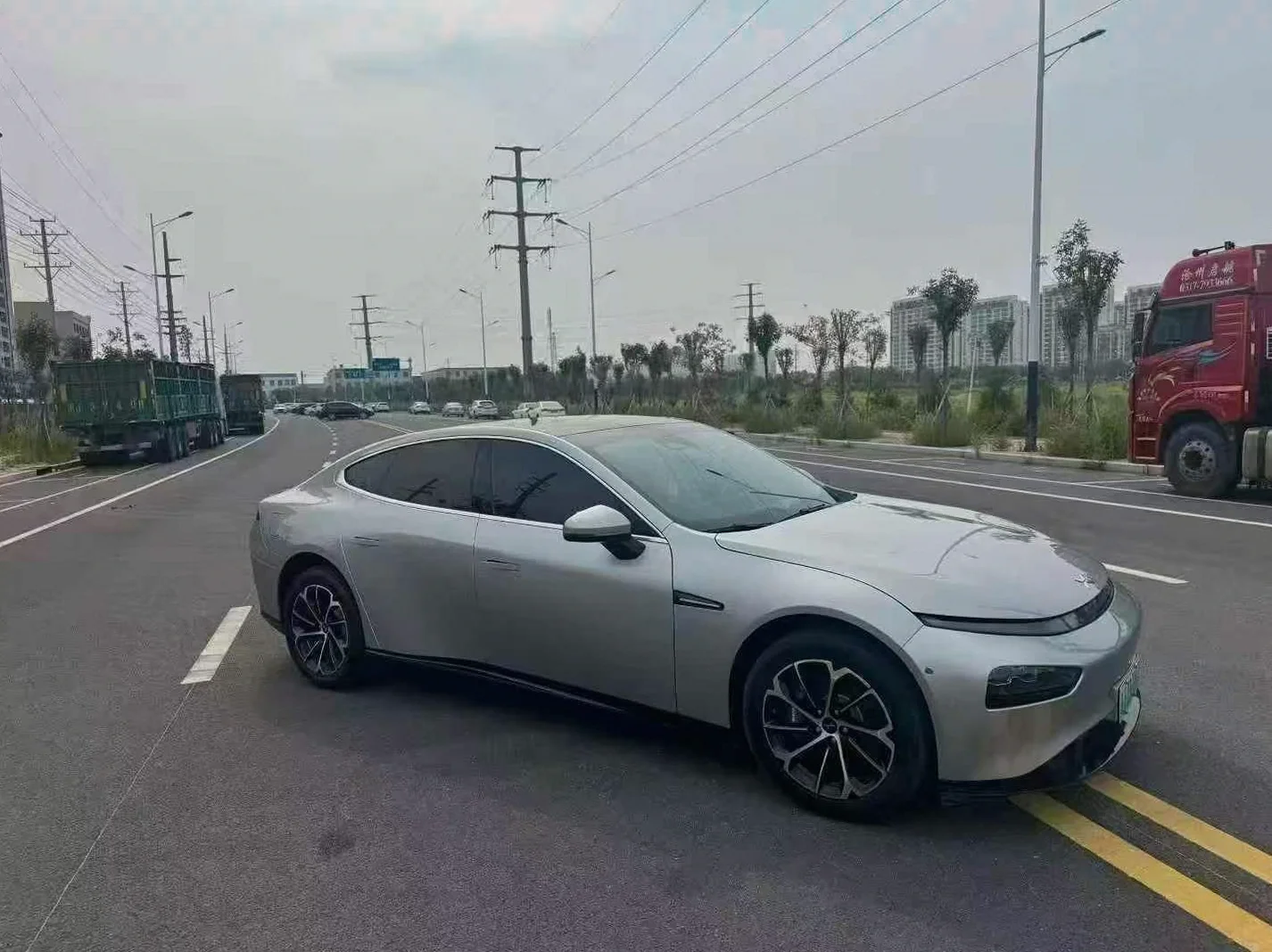 小鹏汽车p7 正面外观二