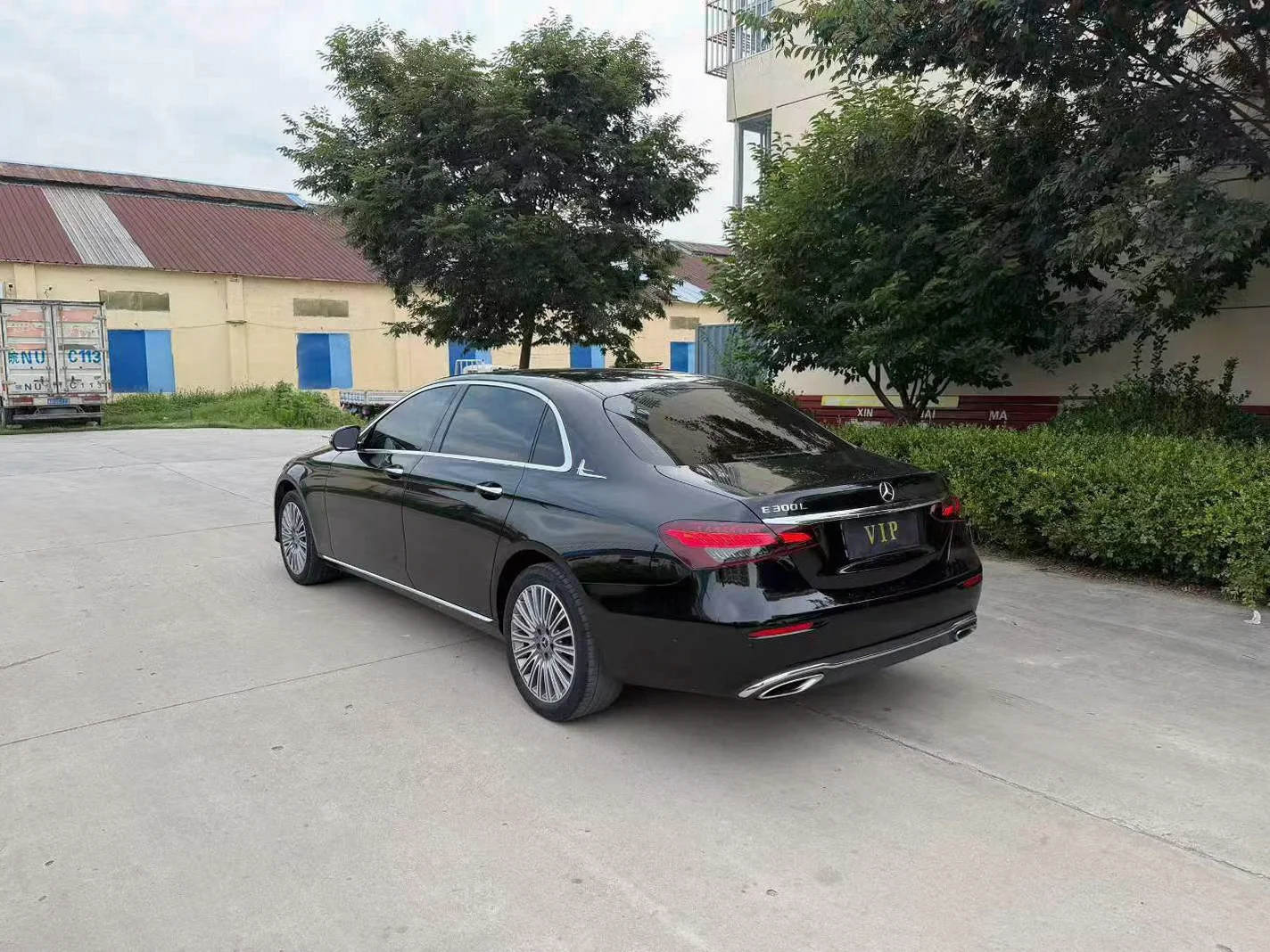 奔驰E 正面外观三