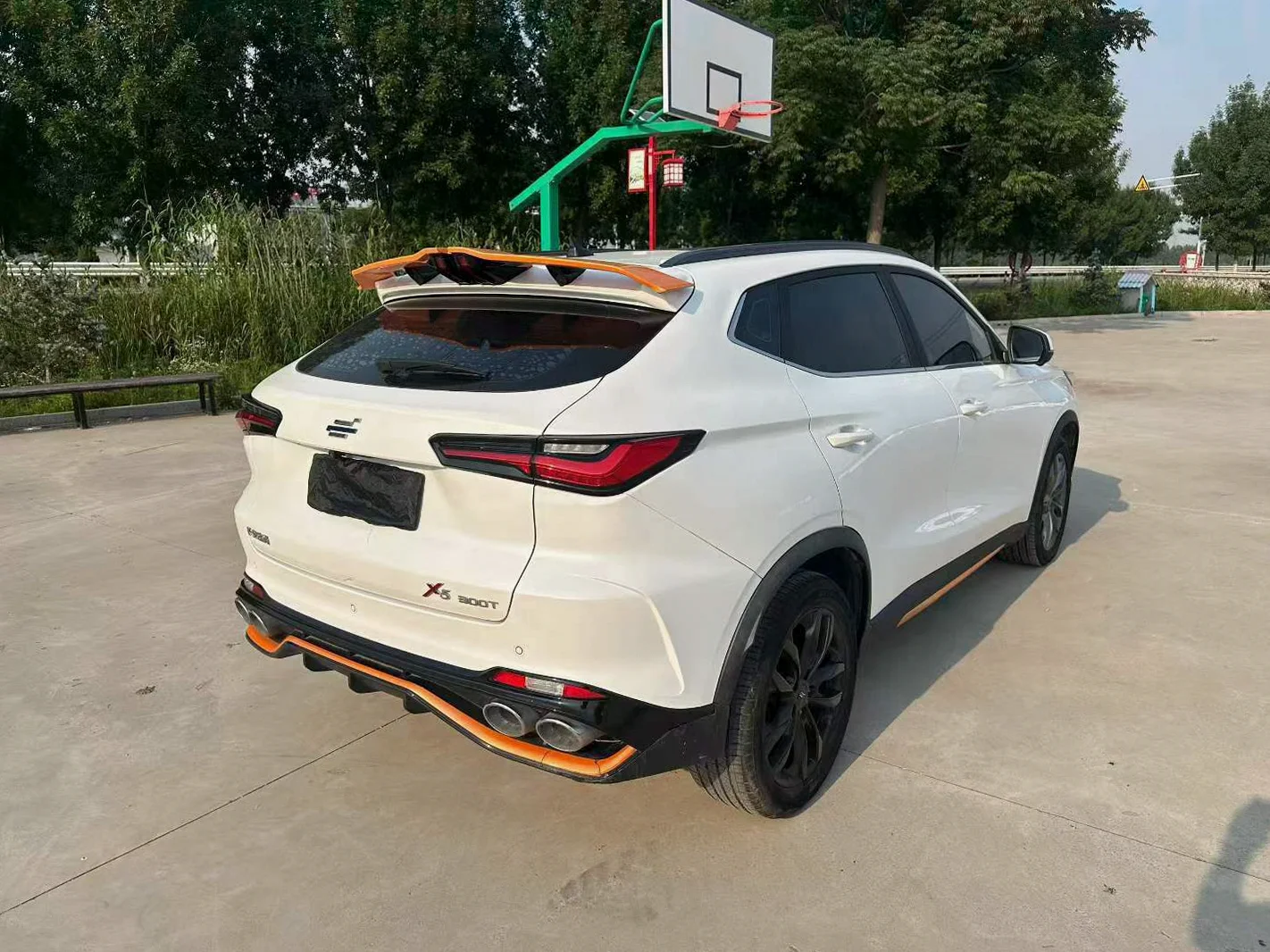 长安汽车欧尚 后面外观一