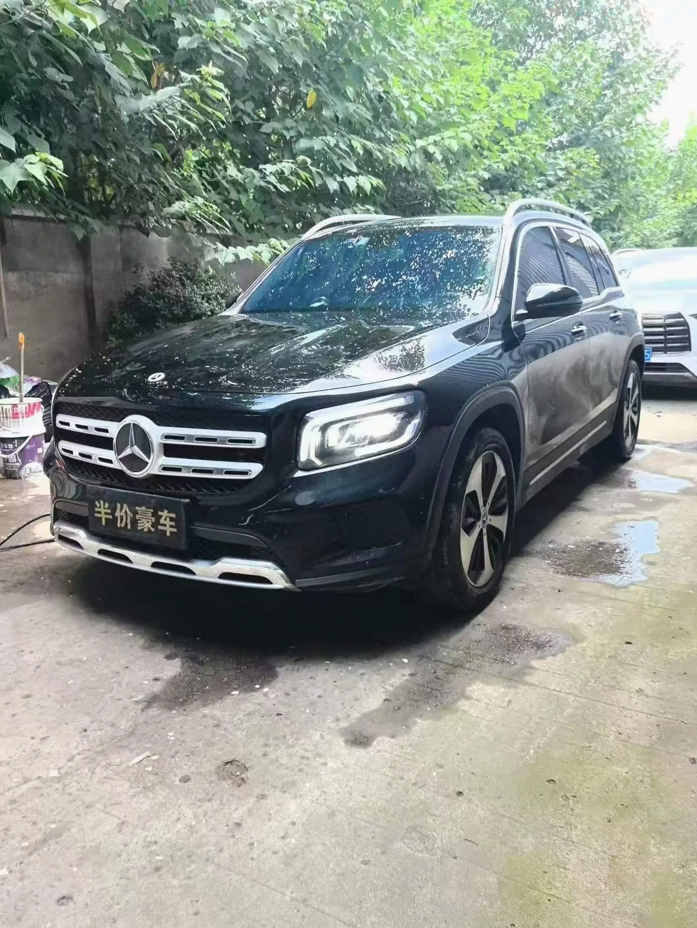 奔驰GLB 正面外观二