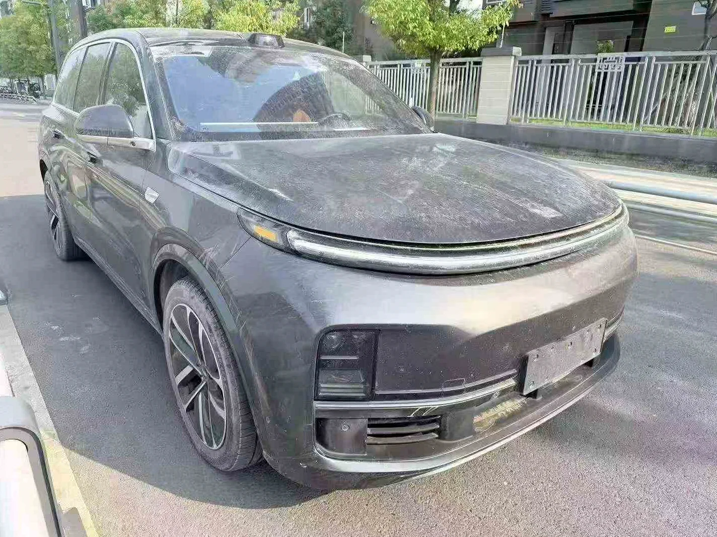 理想L9 正面外观二