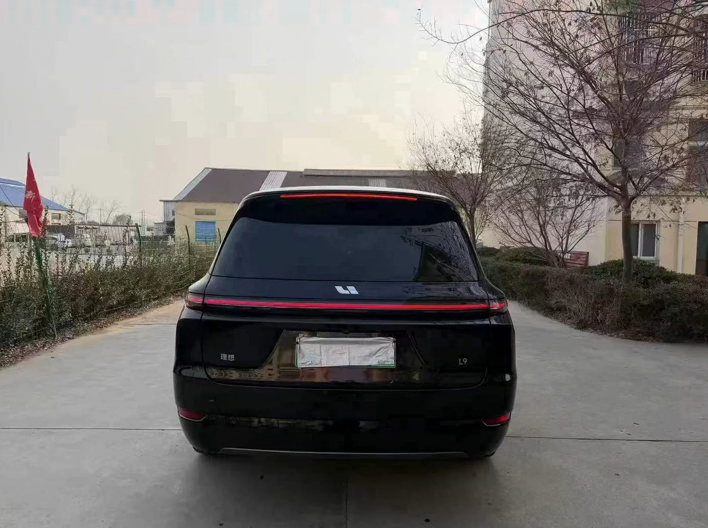 理想L9 后面外观一
