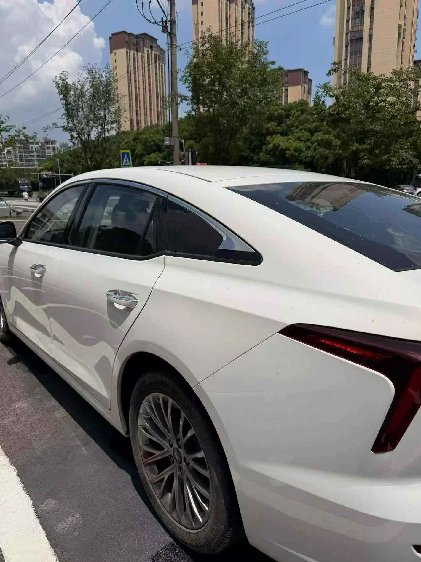 奔腾B70 后面外观二