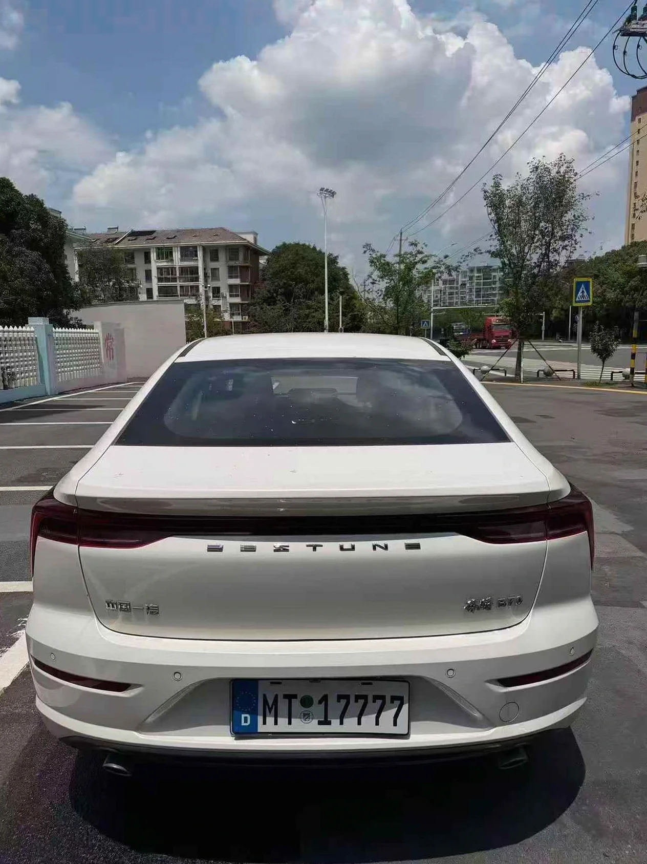 奔腾B70 后面外观一